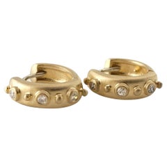 Créoles en or jaune 14 carats, finition sable et diamants n°17715