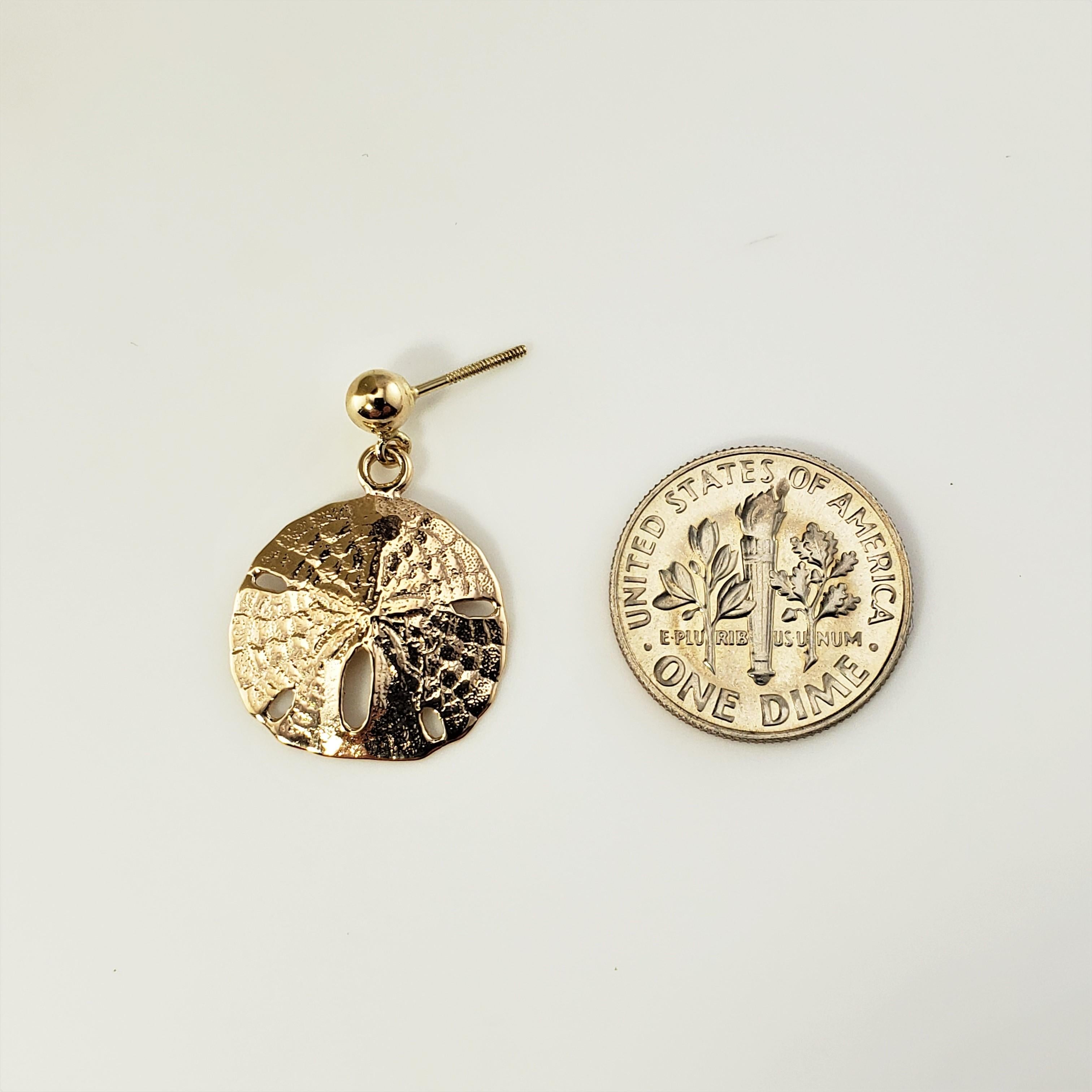 14 Karat Yellow Gold Sand Dollar Earrings In Good Condition For Sale In Washington Depot, CT