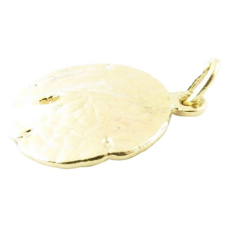 14 Karat Yellow Gold Sand Dollar Pendant For Sale at 1stDibs