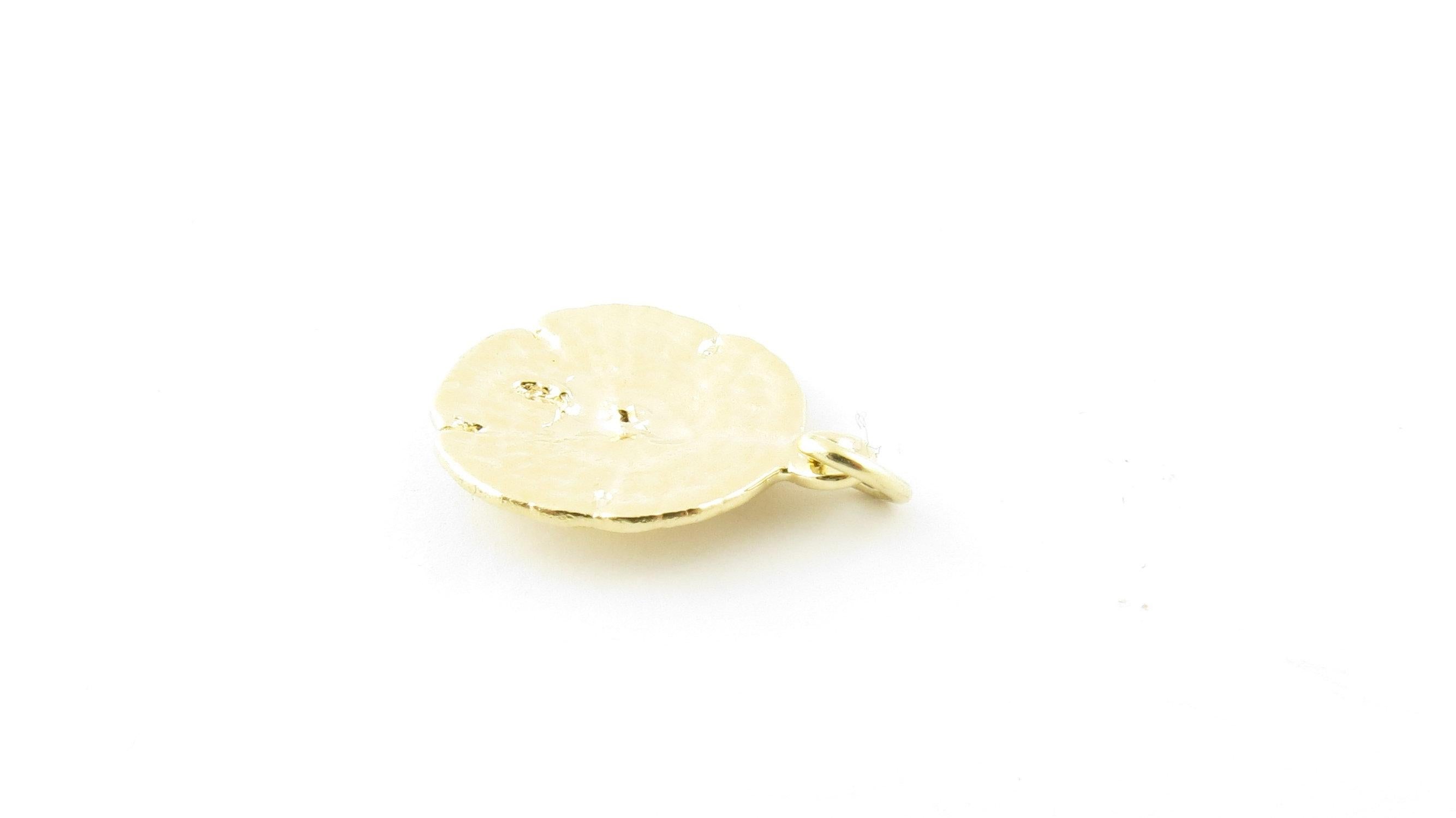 14 Karat Yellow Gold Sand Dollar Pendant In Good Condition In Washington Depot, CT