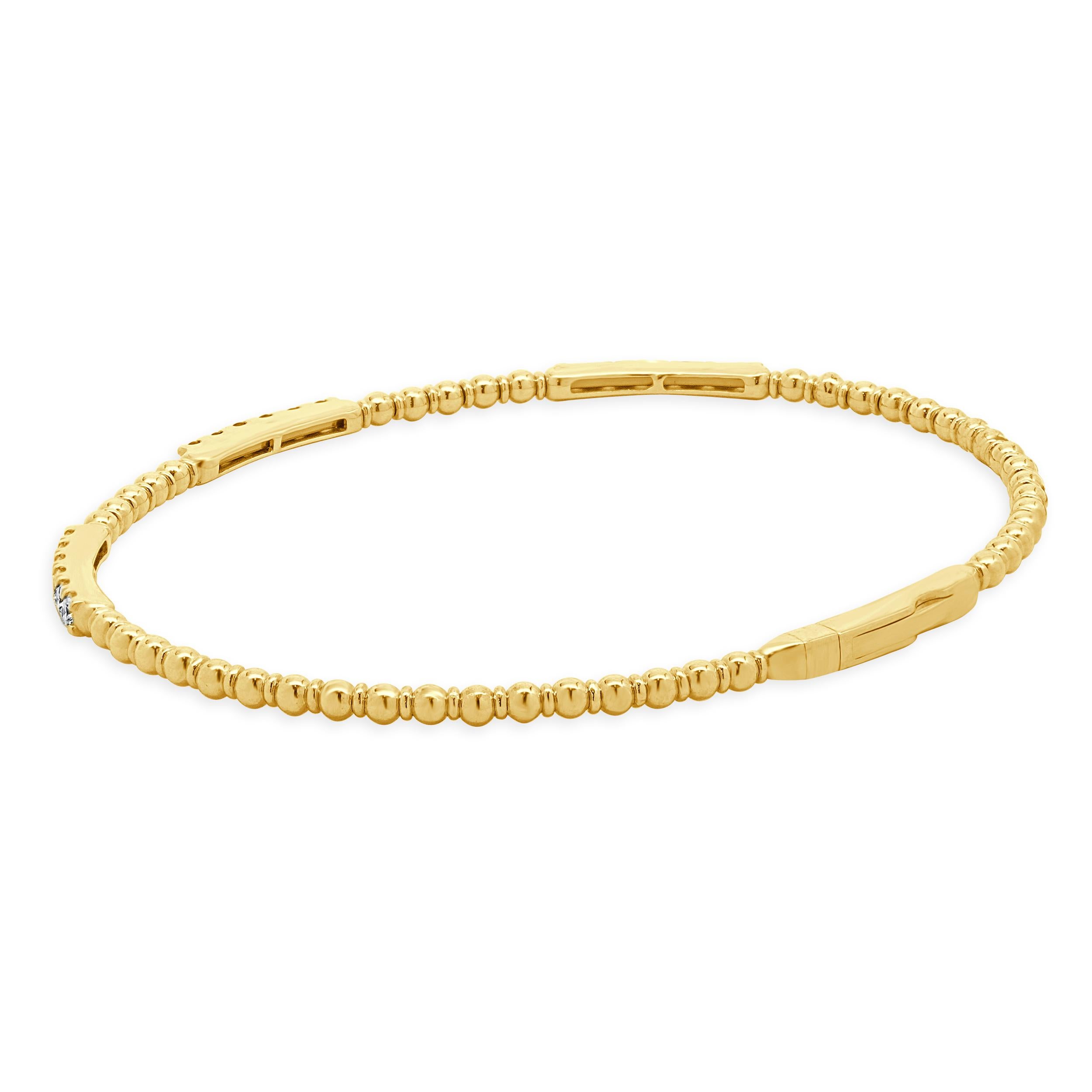 Taglio rotondo 14 Karat Yellow Gold Sapphire and Diamond Bangle Bracelet in vendita