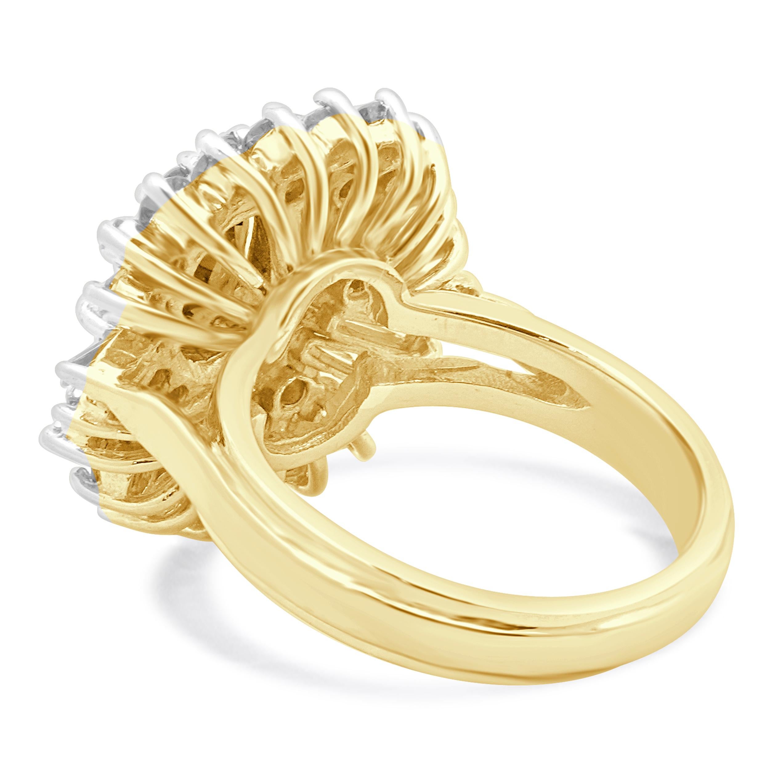 Taille ovale Bague cocktail saphir et diamant en or jaune 14 carats en vente