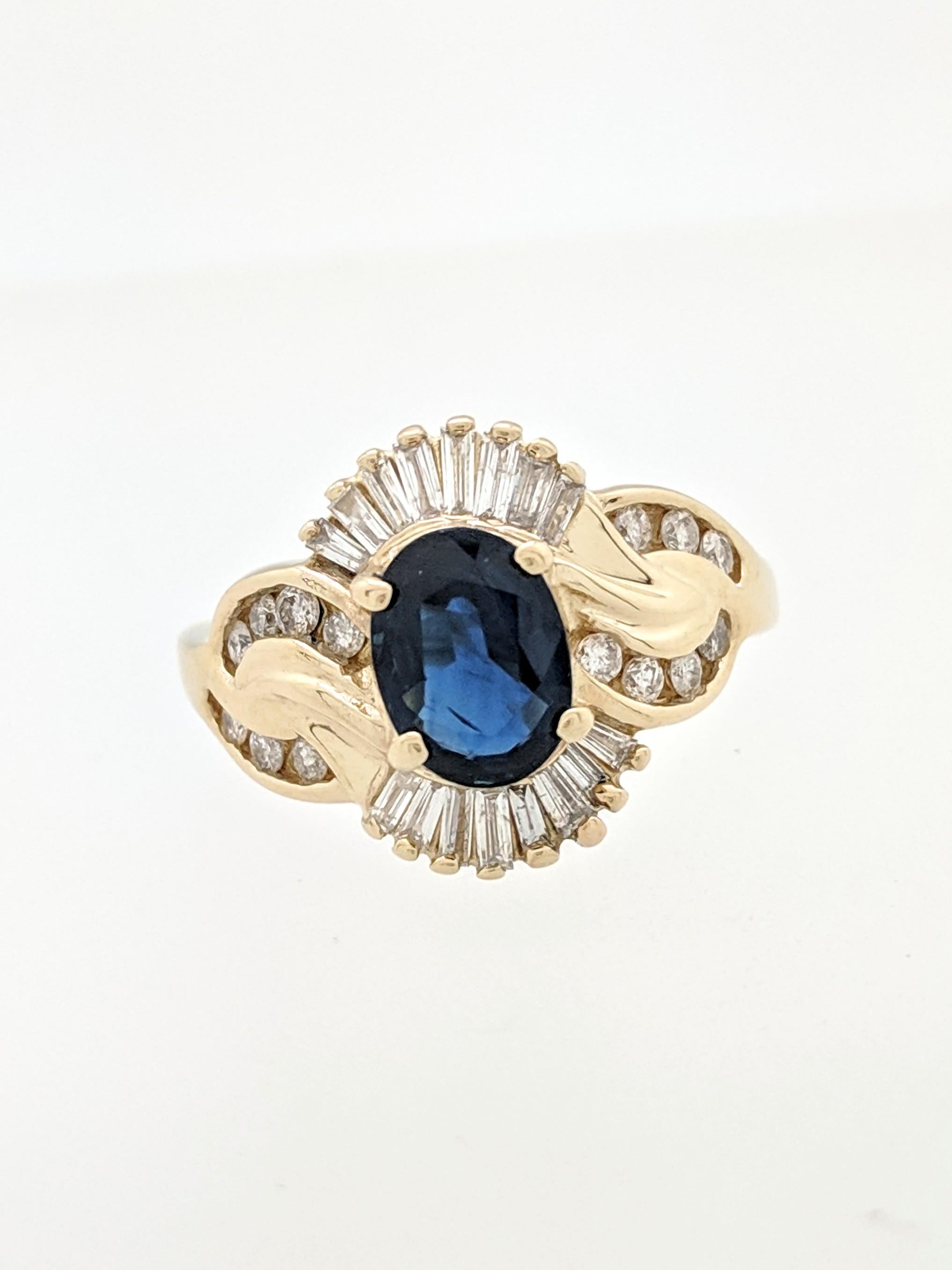 Contemporary 14 Karat Yellow Gold Sapphire and Diamond Estate Ring For Sale