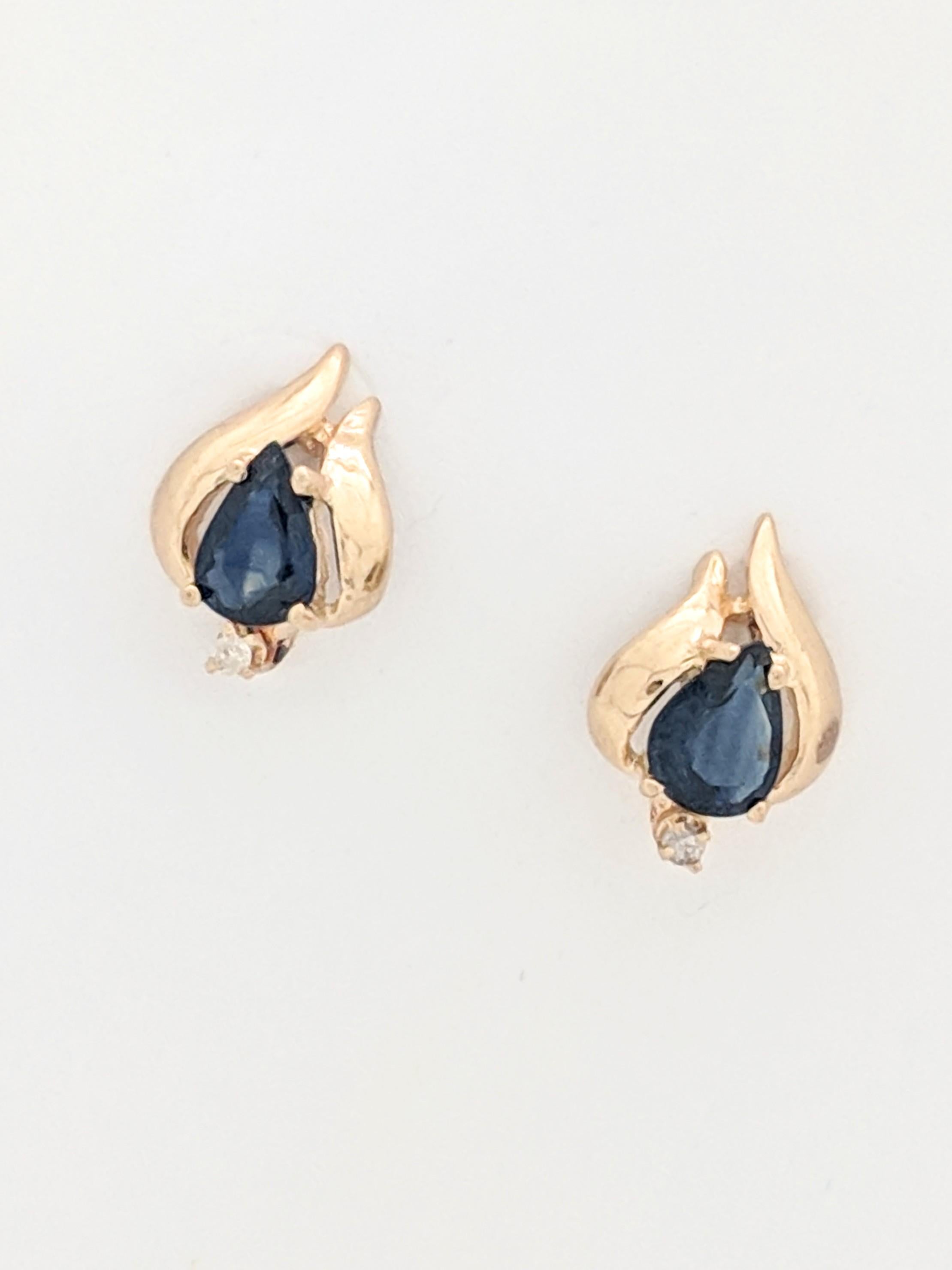 14K Yellow Gold Sapphire and Diamond Stud Earrings

You are viewing a beautiful pair of sapphire & diamond stud earrings.

The earrings are crafted from 14k yellow gold and weighs 2.8 gram. Each earring features (1) pear shaped blue sapphire and (1)