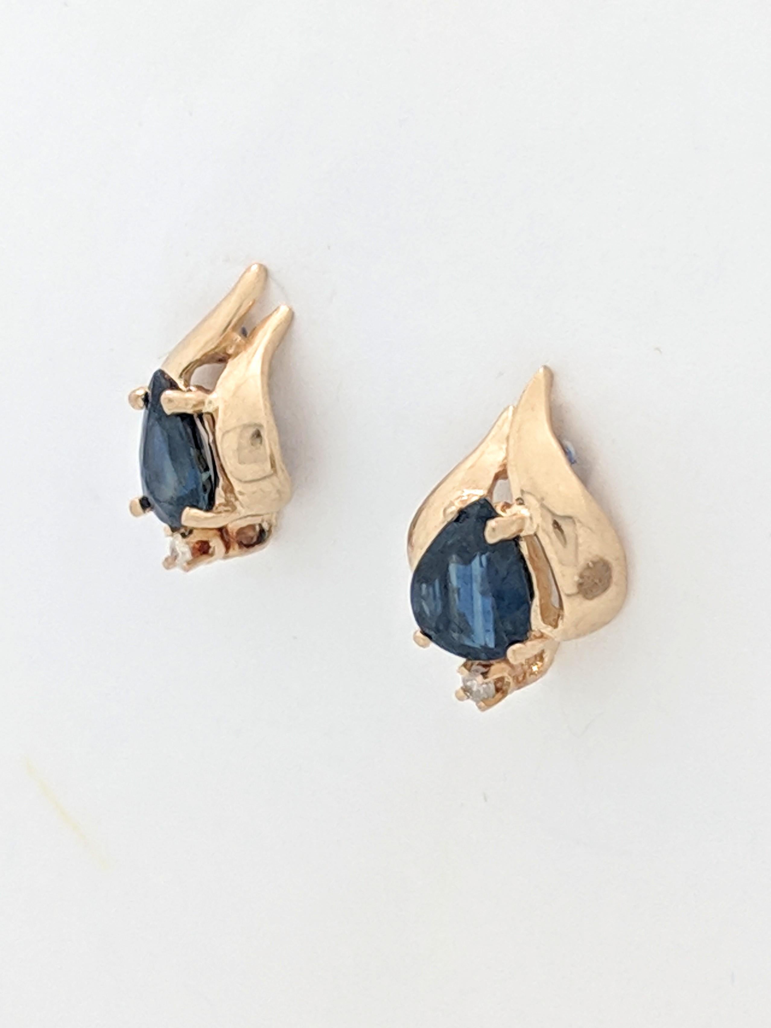 14 Karat Yellow Gold Sapphire and Diamond Stud Earrings In Good Condition In Gainesville, FL