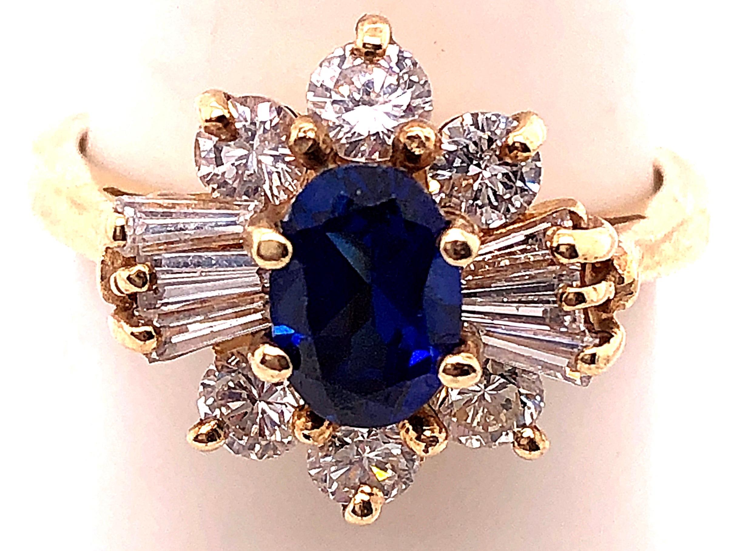 14 Karat Yellow Gold Sapphire Solitaire Ring with Diamond Accents In Good Condition For Sale In Manhasset, NY