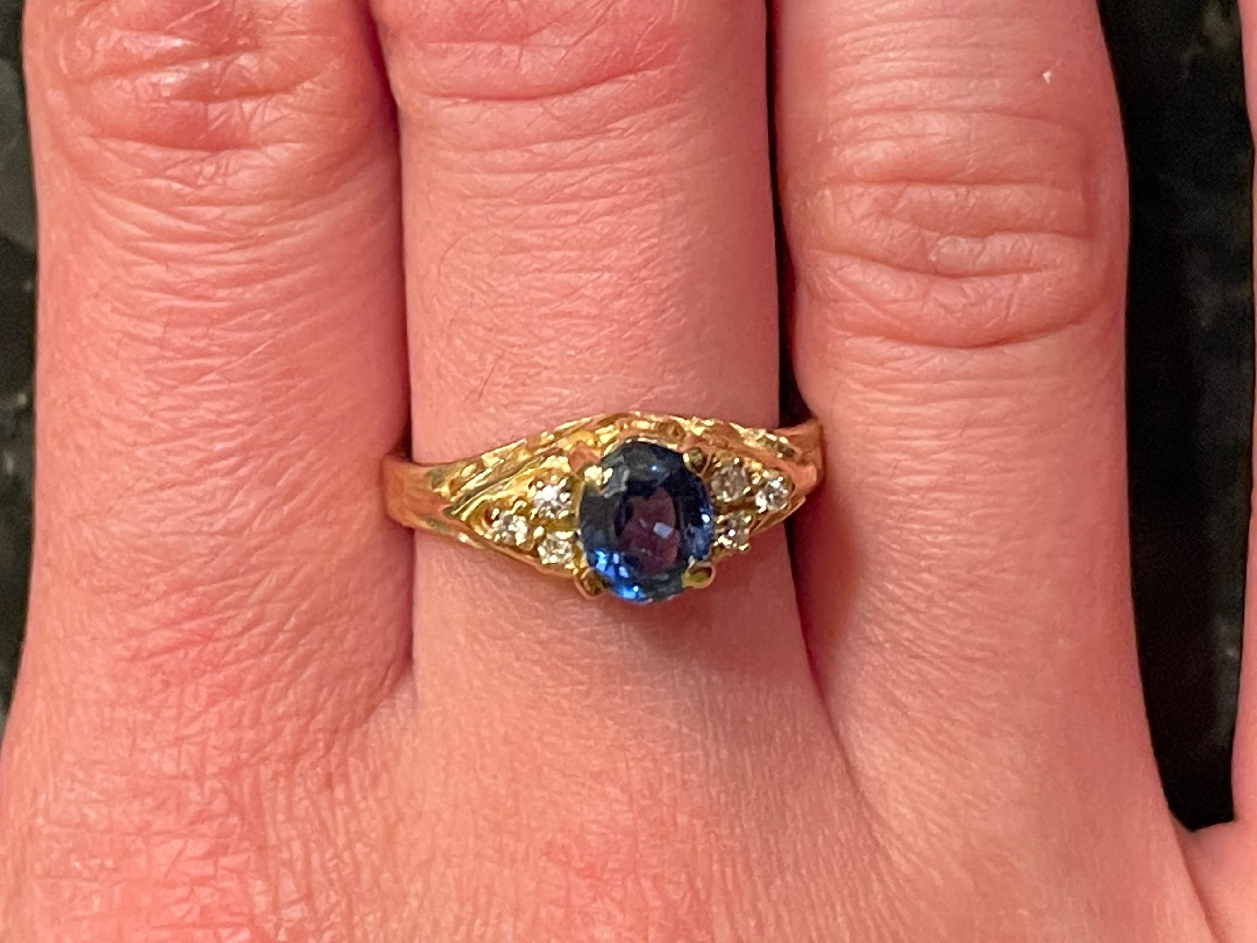 14 Karat Yellow Gold Sapphire Solitaire Ring with Side Diamond Accents For Sale 2