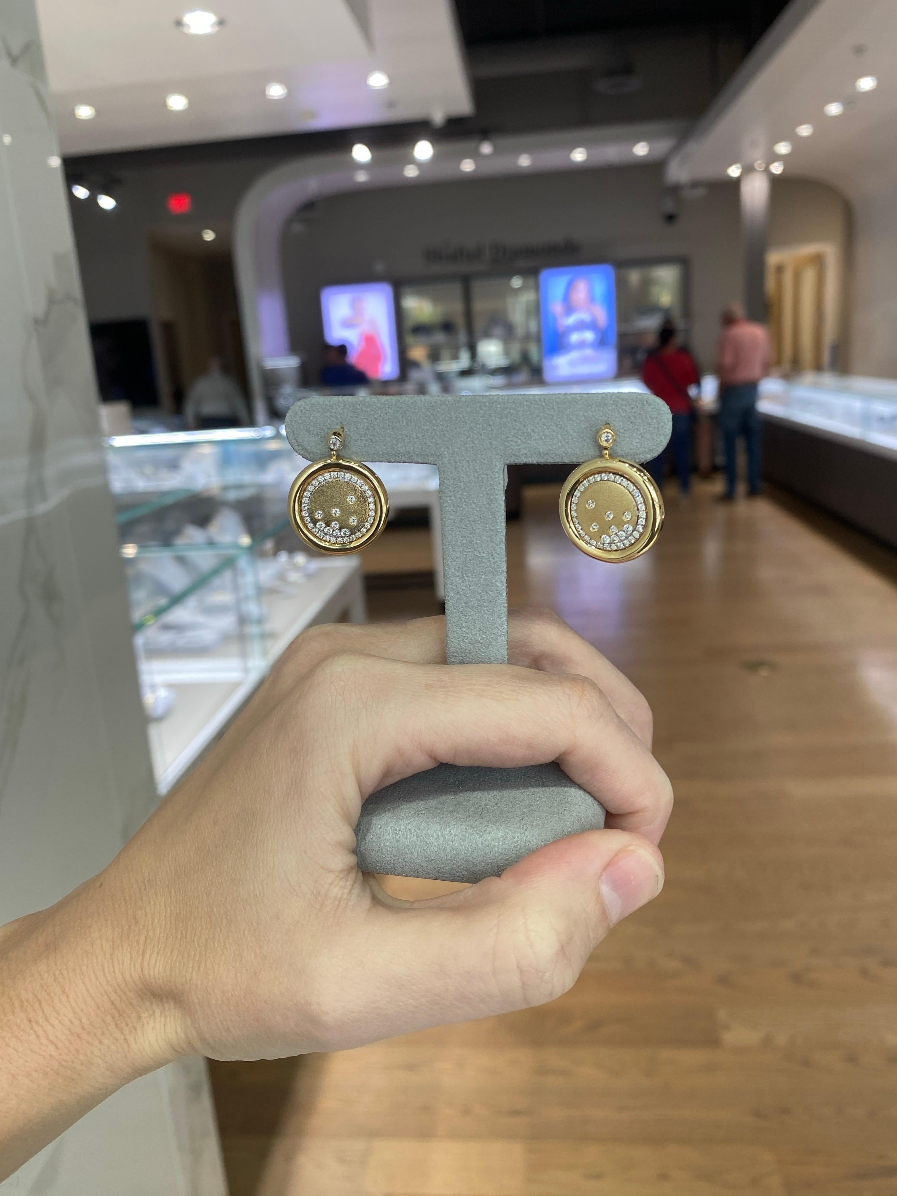 14 Karat Gelbgold-Tropfenohrringe mit gesprenkelten Diamanten im Zustand „Neu“ im Angebot in Houston, TX