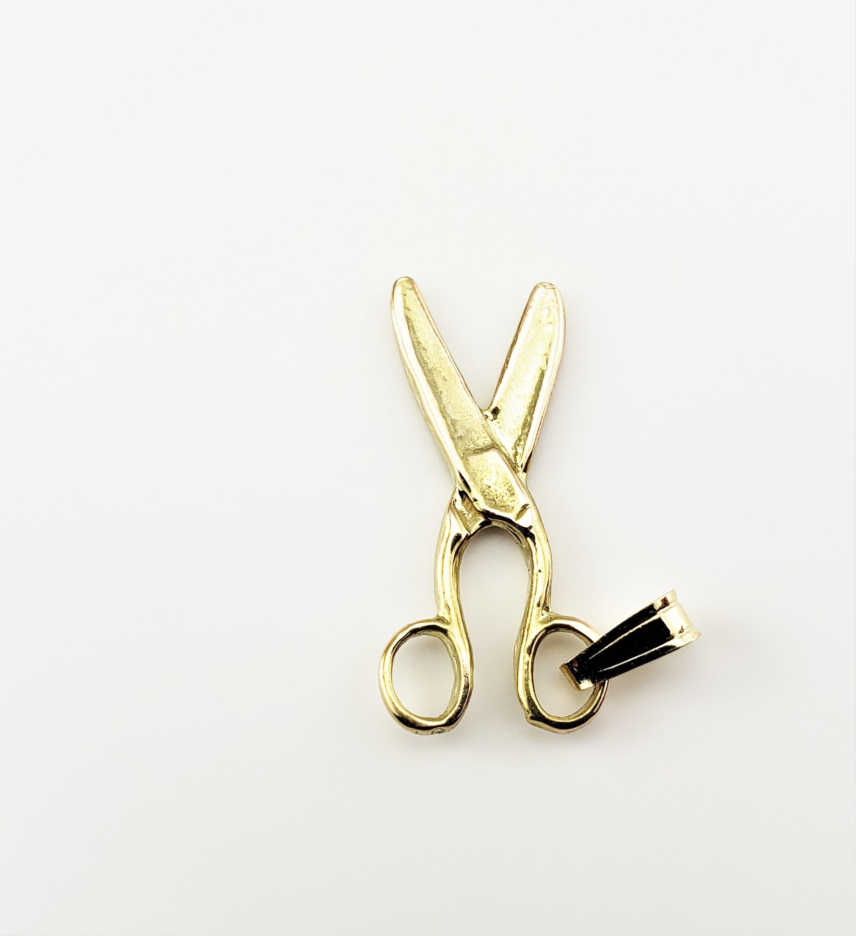 14 Karat Yellow Gold Scissors Charm In Good Condition For Sale In Washington Depot, CT