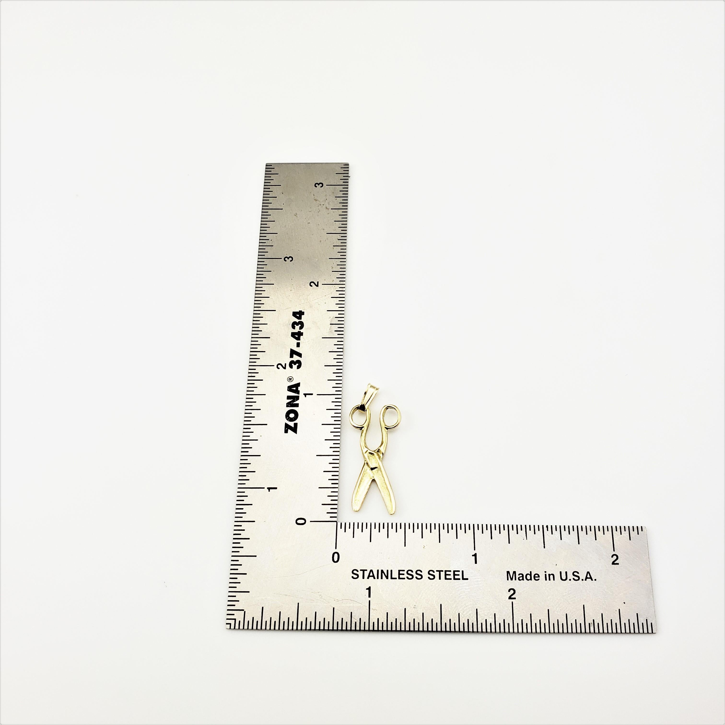 Breloque ciseaux en or jaune 14 carats en vente 2