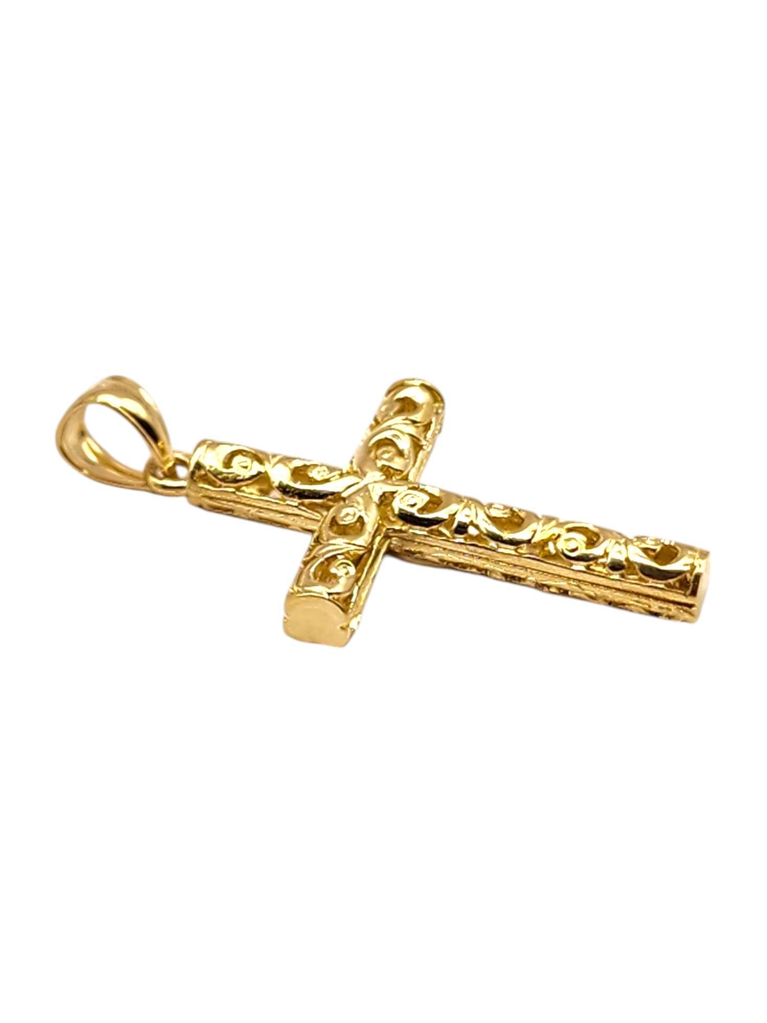 Pendentif croix à volutes en or jaune 14 carats #19992 Bon état - En vente à Washington Depot, CT