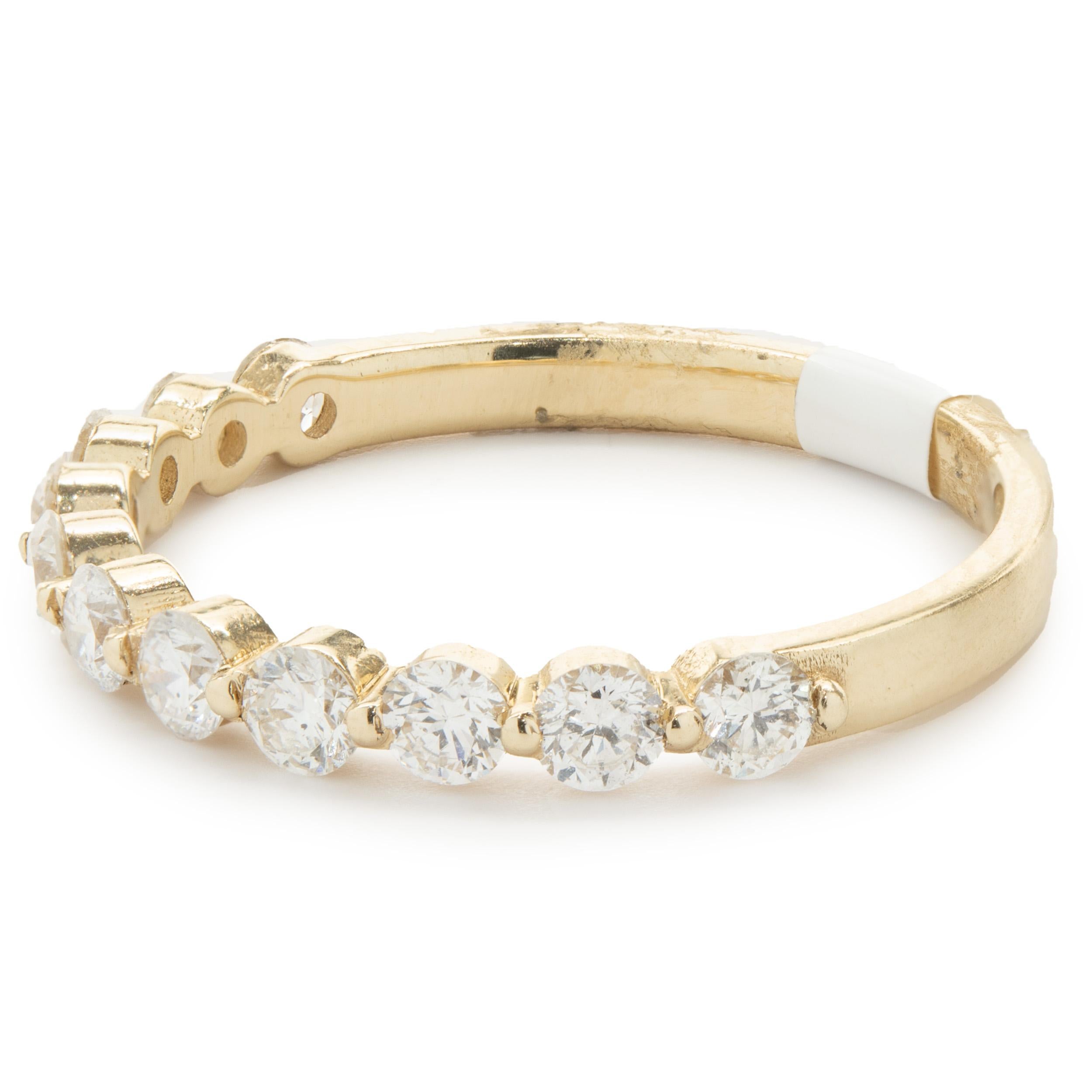 14 Karat Yellow Gold Shared Prong Diamond Band In Excellent Condition For Sale In Scottsdale, AZ
