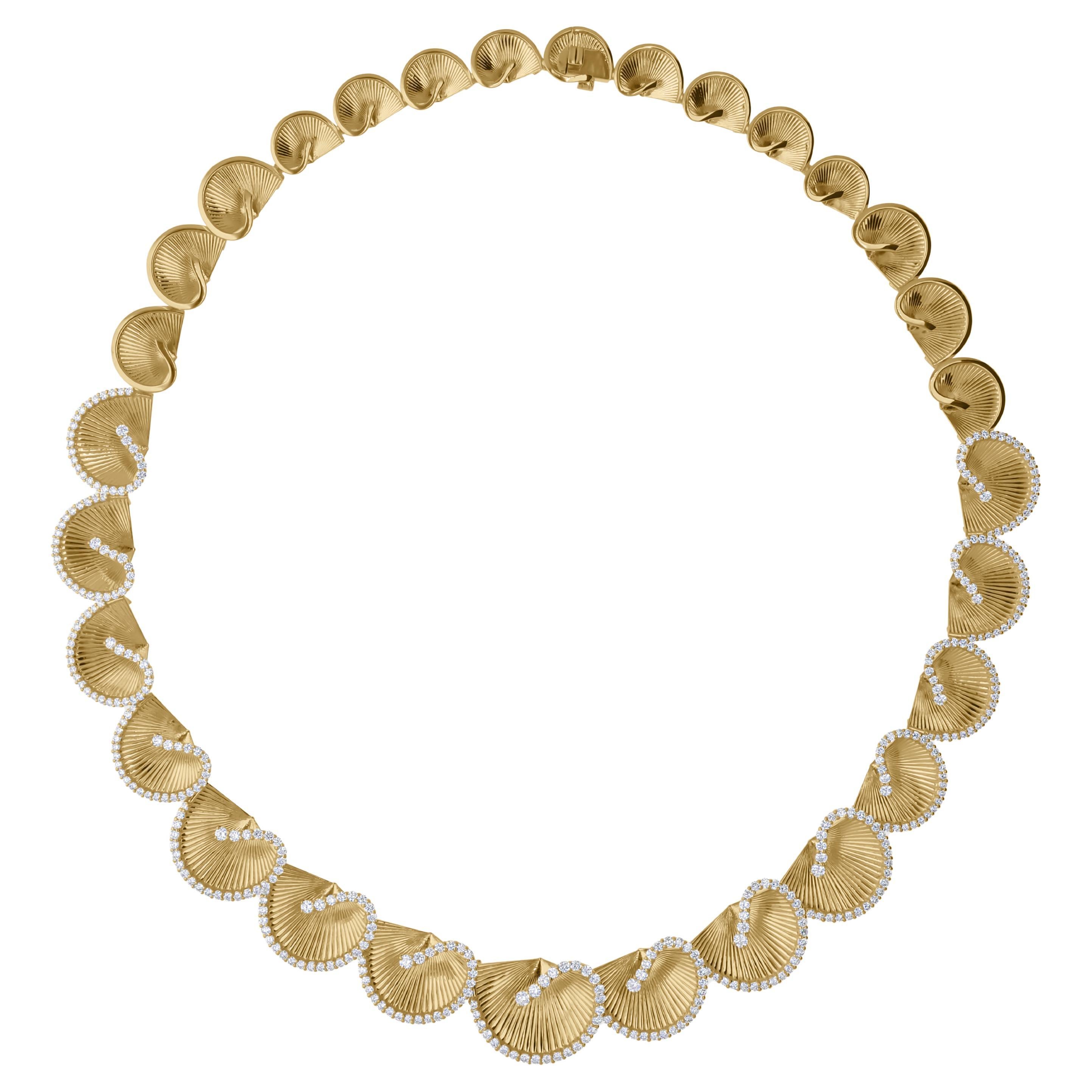 Collana Choker con charme a conchiglia in oro giallo 14 carati con diamante da 5,47 carati