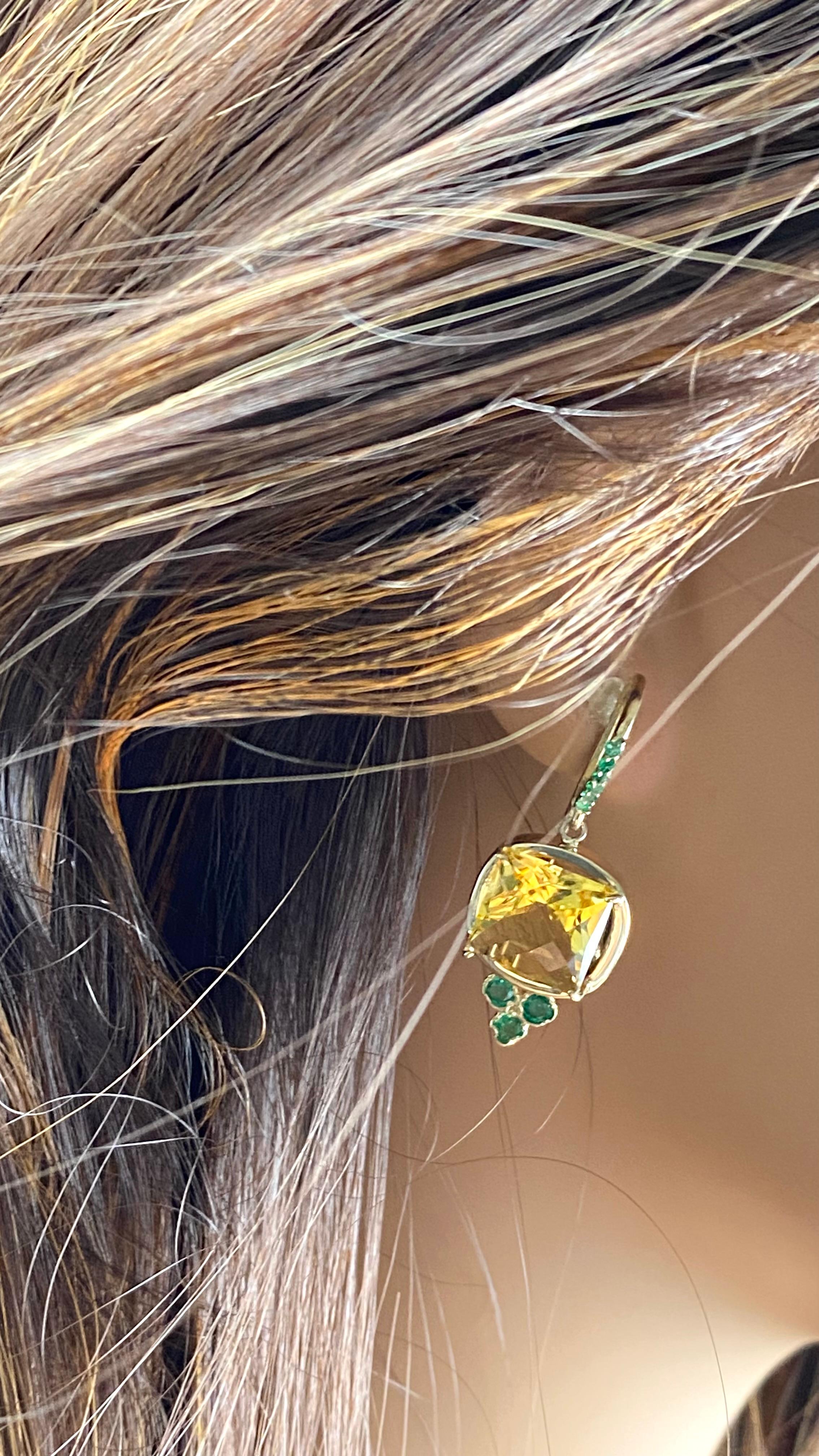 Boucles d'oreilles berger en or jaune 14 carats avec topaze jaune et émeraudes Neuf - En vente à New York, NY