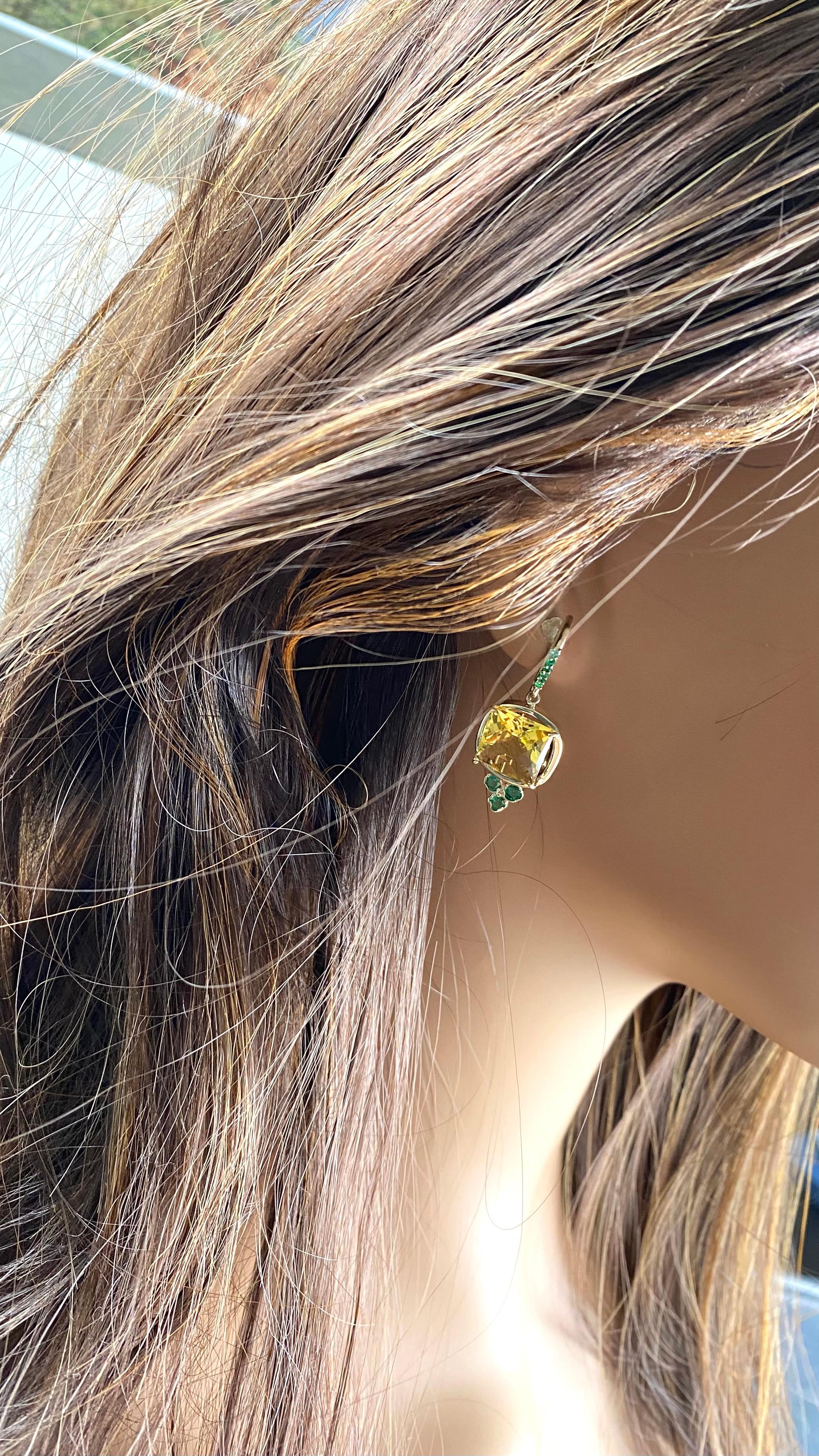 Boucles d'oreilles berger en or jaune 14 carats avec topaze jaune et émeraudes Pour femmes en vente
