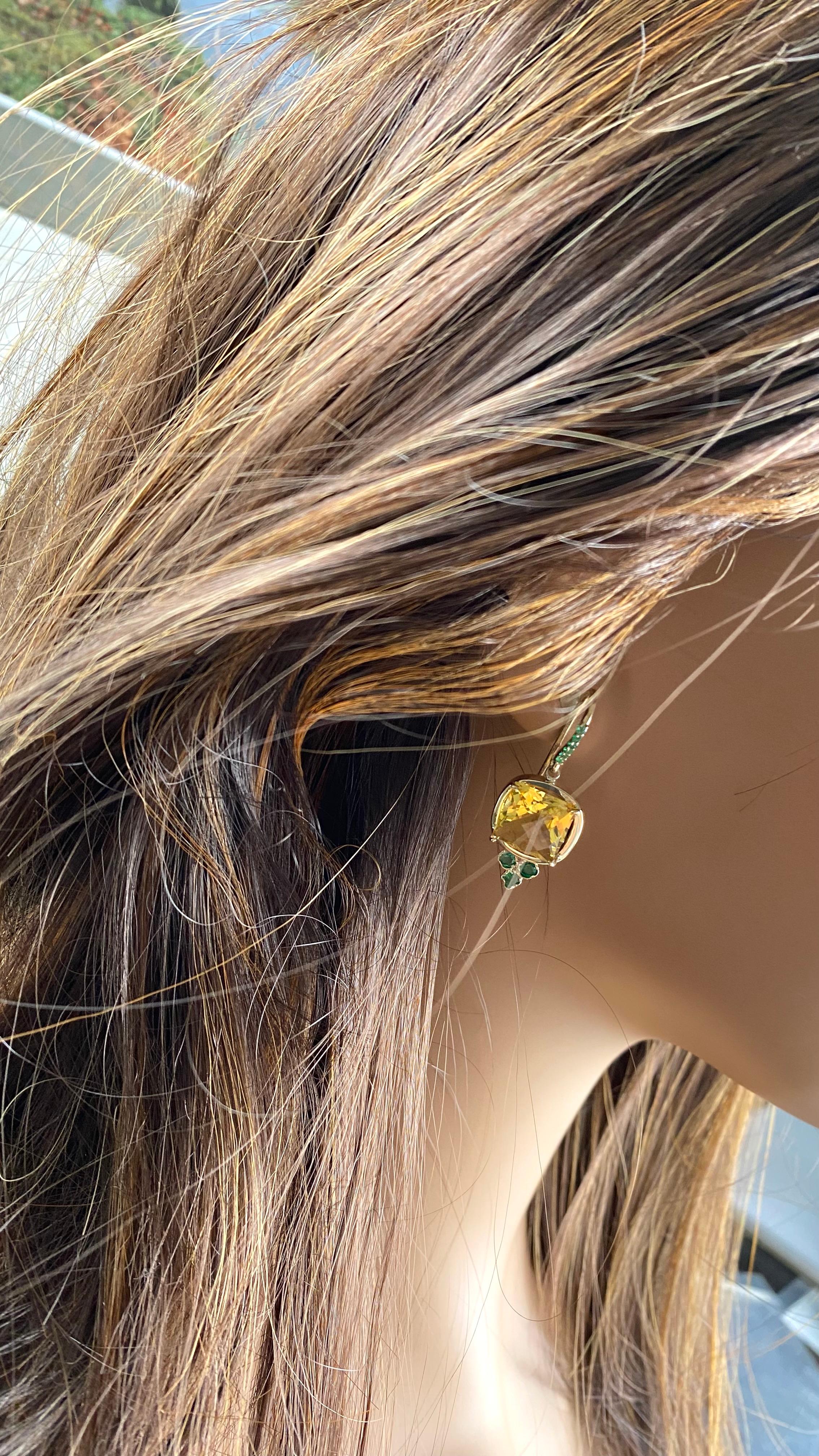 Boucles d'oreilles berger en or jaune 14 carats avec topaze jaune et émeraudes en vente 3