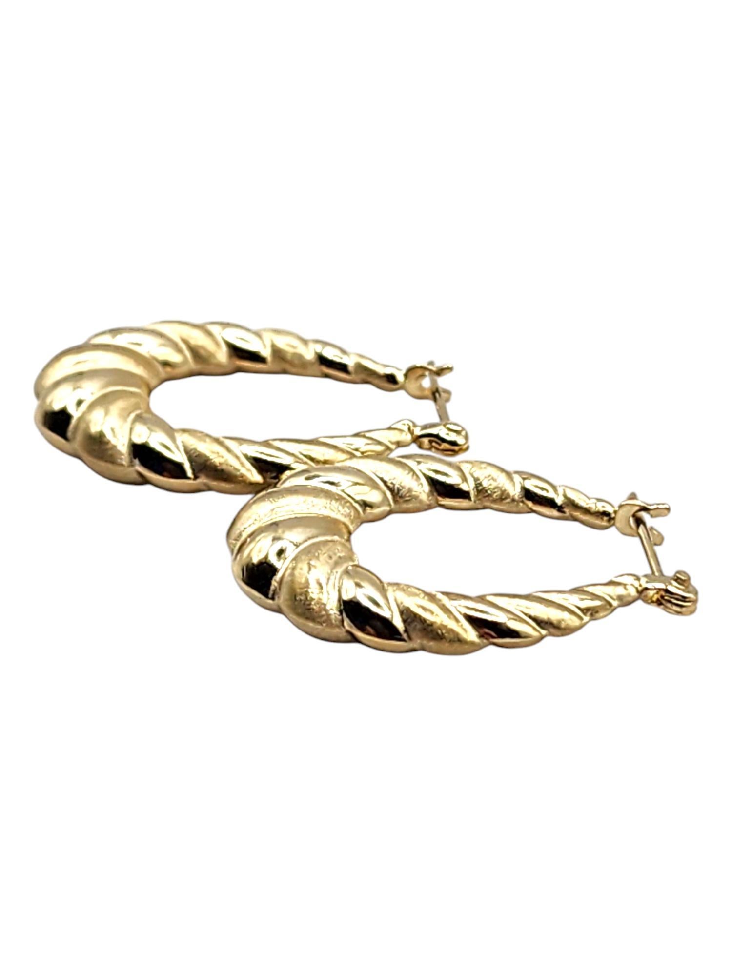 14 Karat Yellow Gold Shrimp Oval Hoop Earrings #20464 In Good Condition In Washington Depot, CT