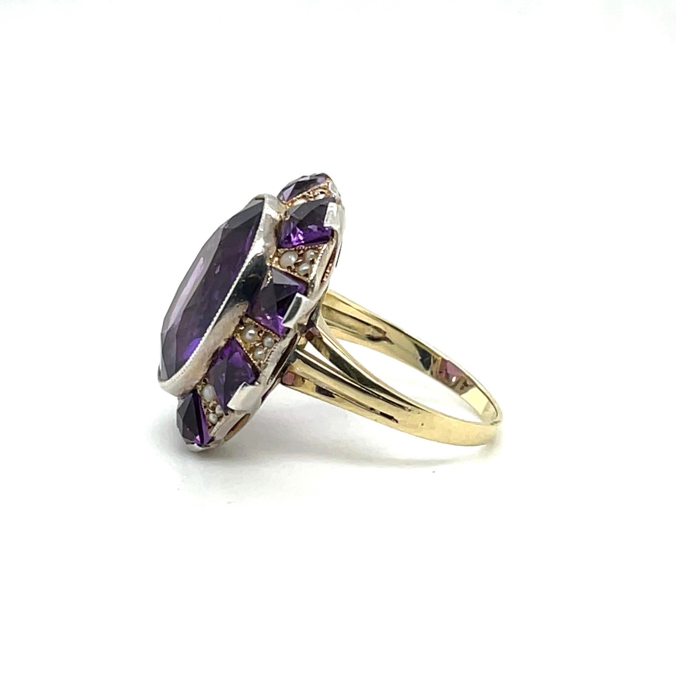 14 Karat Yellow Gold, Silver, Amethyst and Seed Pearl Cocktail Ring In Good Condition For Sale In Zurich, CH