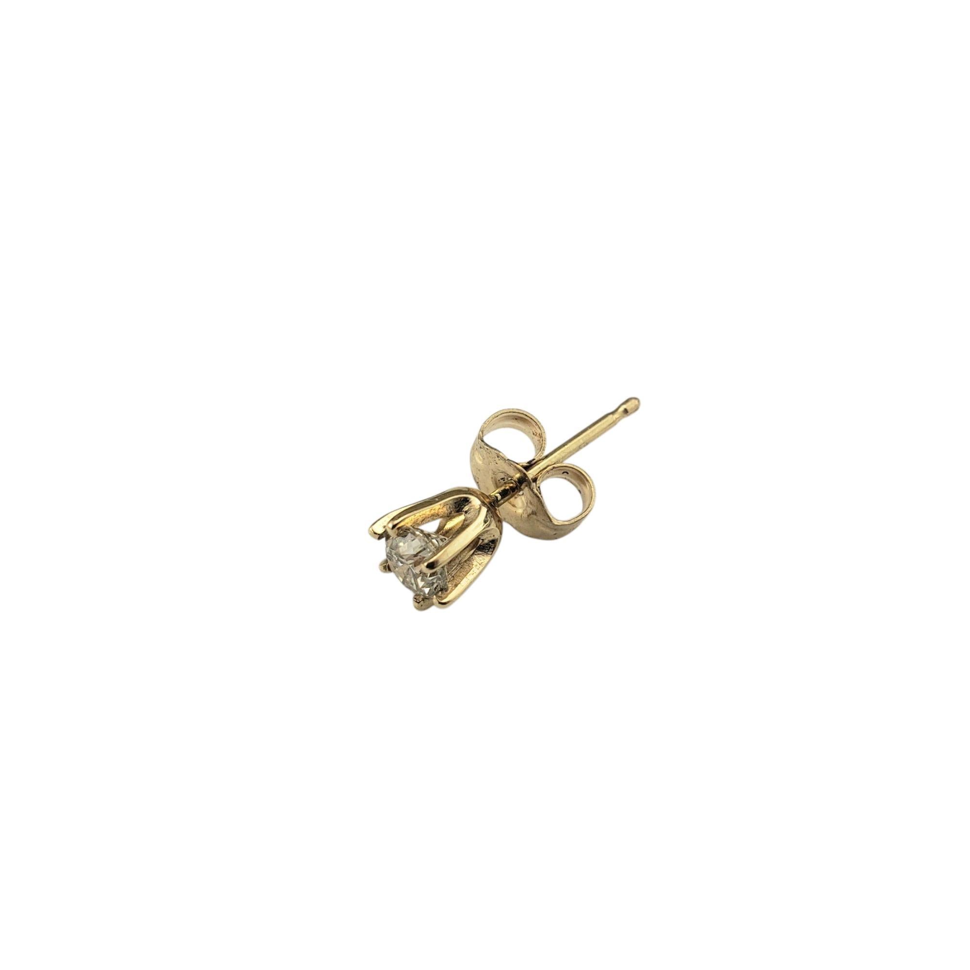 14 Karat Yellow Gold Single Diamond Stud Earring-

This sparkling stud earring features one round brilliant cut diamond set in 14K yellow gold. Push back closure.

Approximate total diamond weight: 0.20 ct.

Diamond color: K

Diamond clarity: