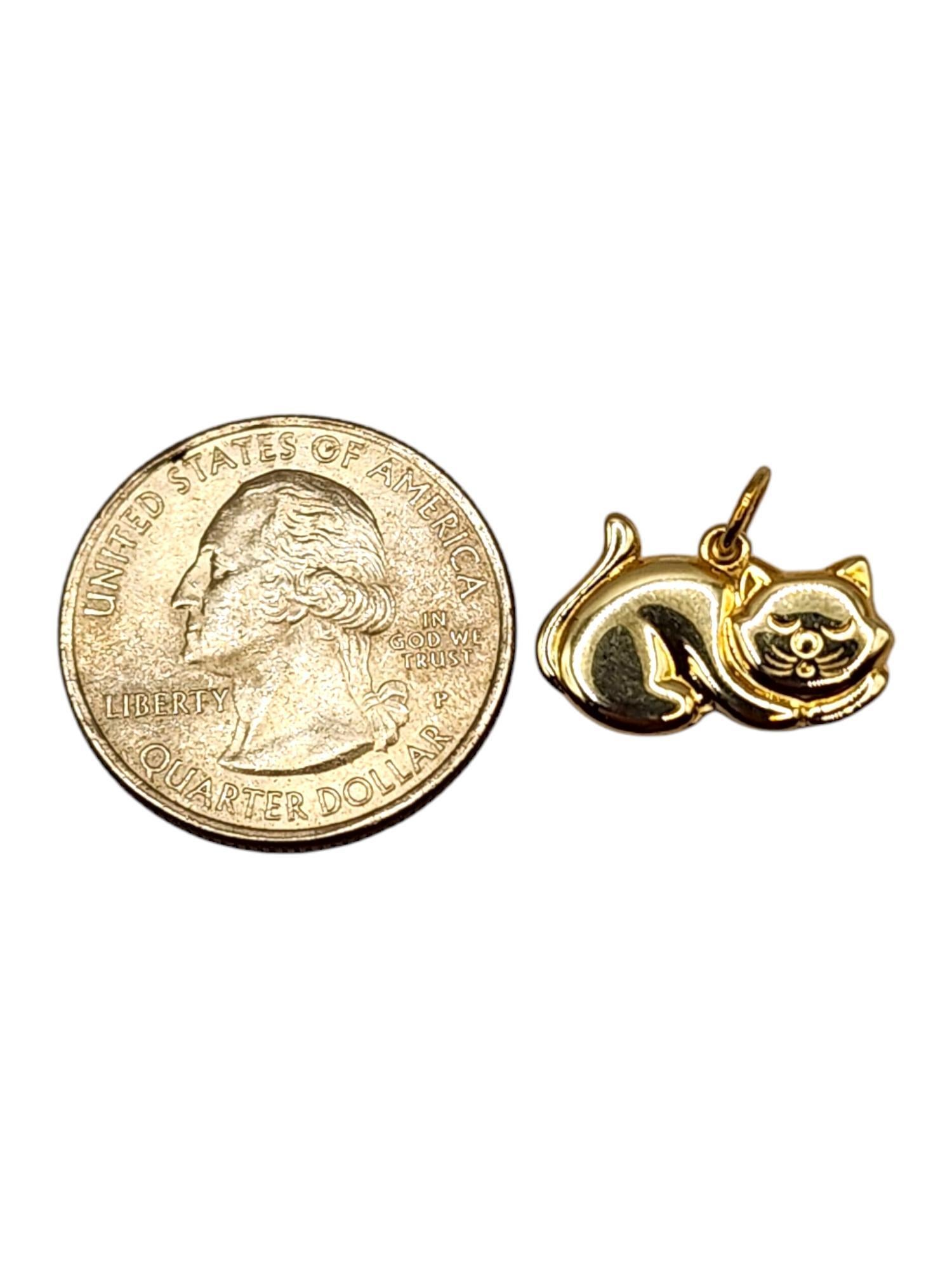 Charm per gatti addormentati in oro giallo 14 carati #19985 in vendita 1
