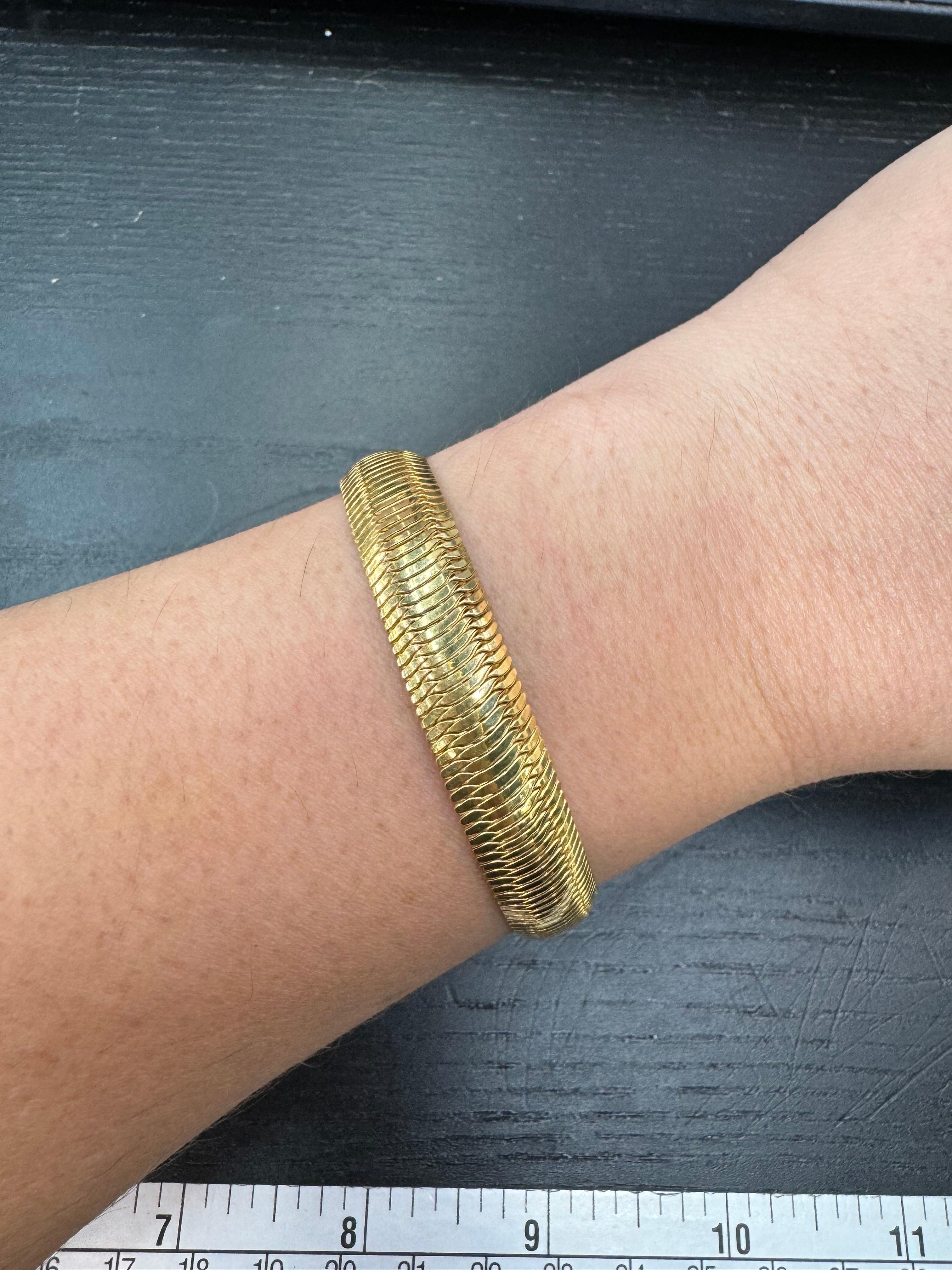 Bracelet à motif serpent en or jaune 14 carats 10,2 grammes, fabriqué en Italie Pour femmes en vente