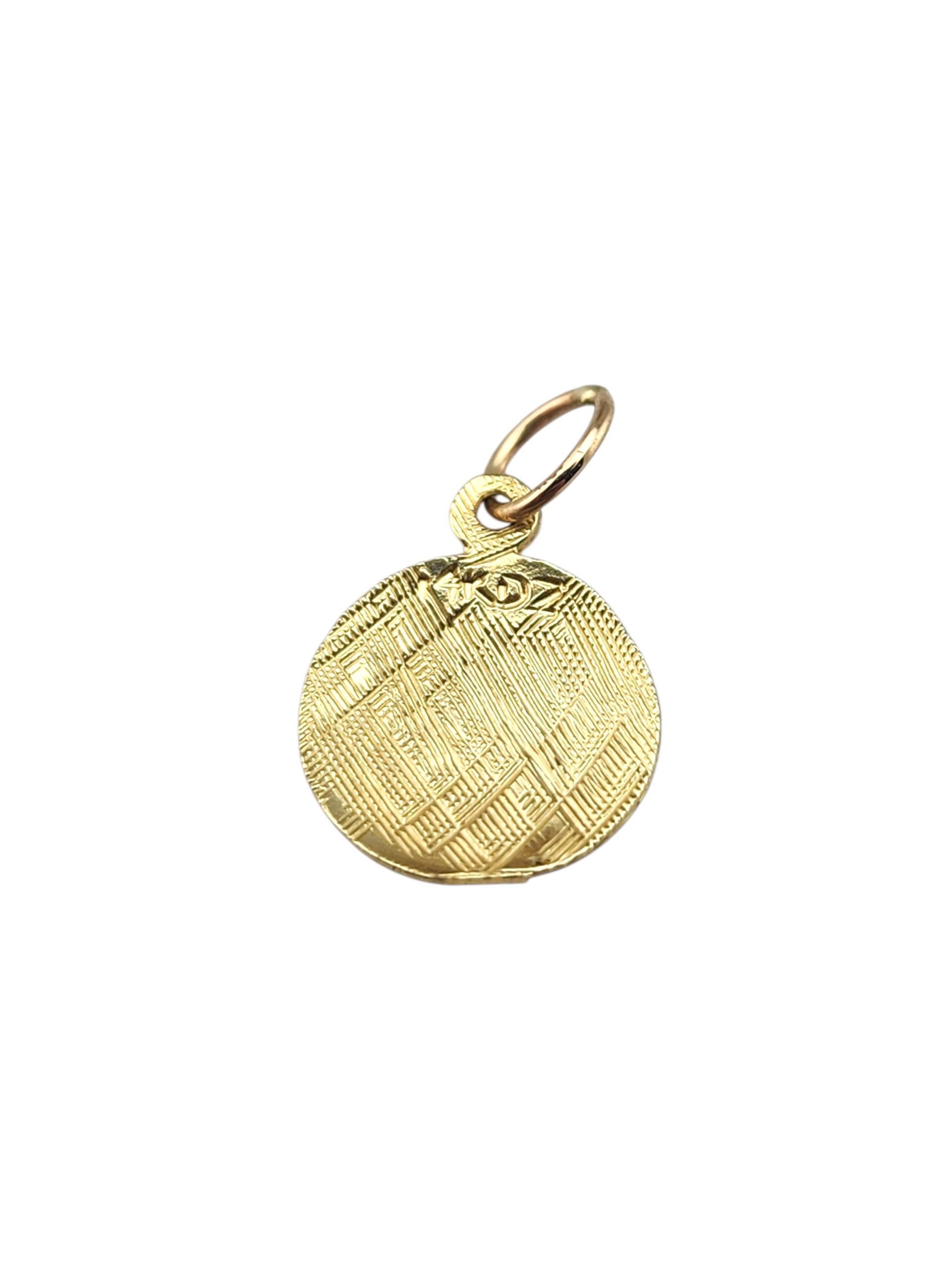 Charm a forma di pallone da calcio in oro giallo 14 carati #22801 in vendita 2
