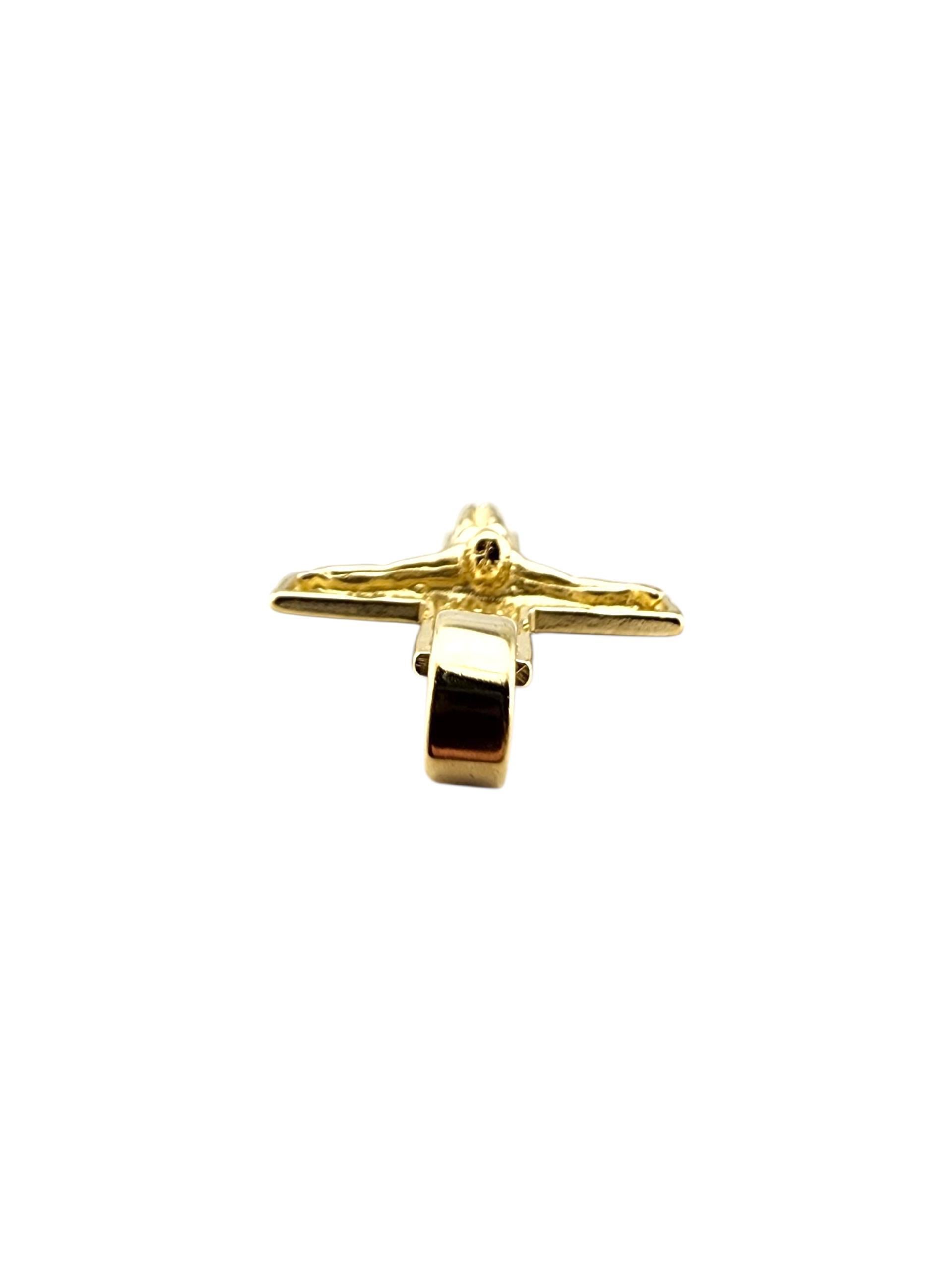 Pendentif Crucifix en or jaune 14 carats #23285 Pour femmes en vente