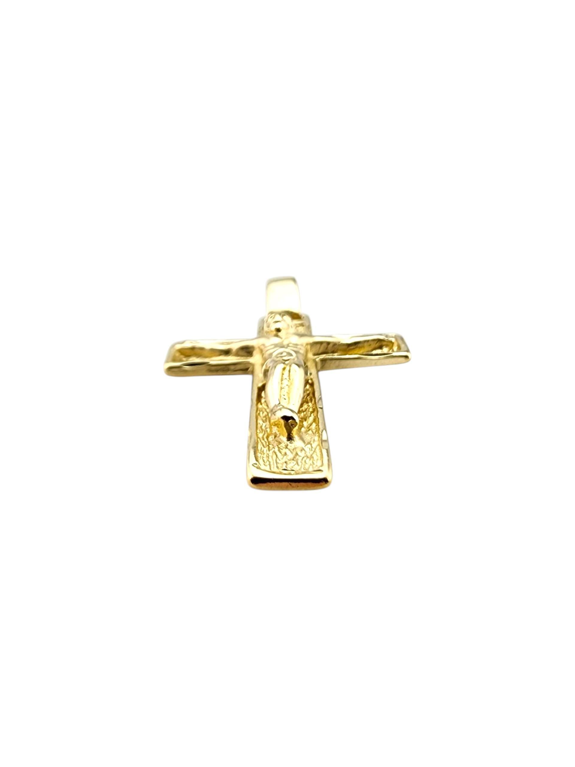 Pendentif Crucifix en or jaune 14 carats #23285 en vente 1
