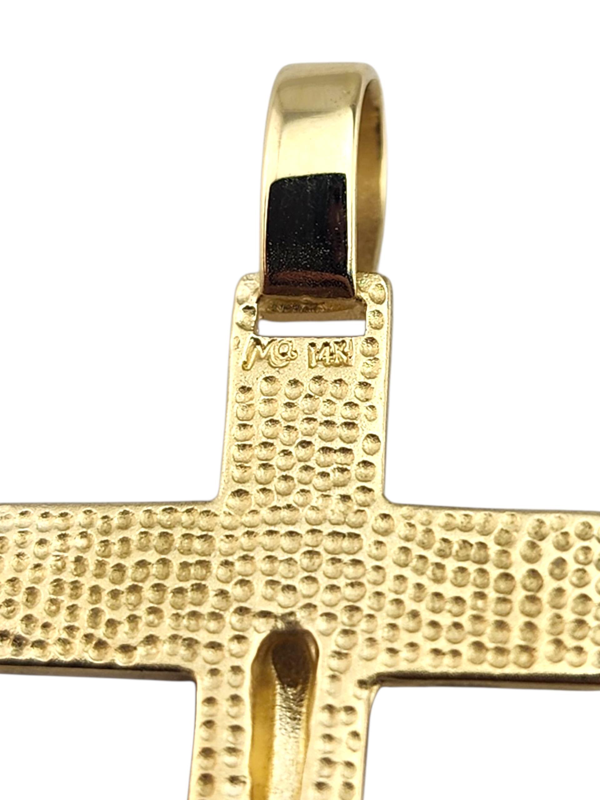 Pendentif Crucifix en or jaune 14 carats #23285 en vente 2
