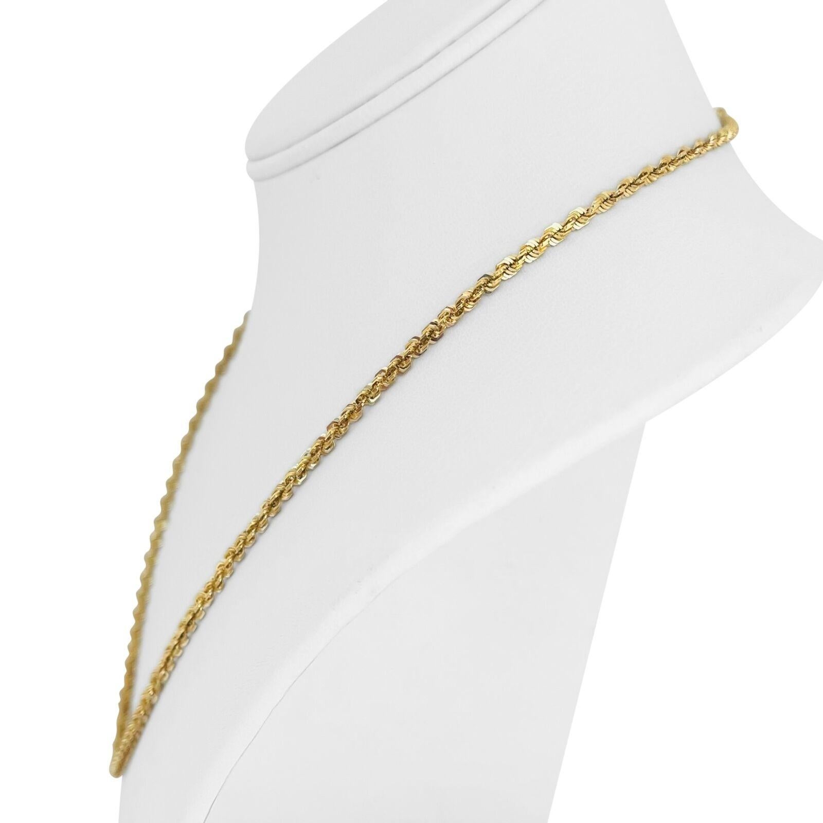 Collier en or jaune 14k 9,9 g, chaîne carrée à maillons carrés de 2,5 mm de diamètre avec diamant massif

Condit :  Excellent état, nettoyé et poli par des professionnels.
Métal :  Or 14k (marqué et testé par des professionnels)
Poids : 