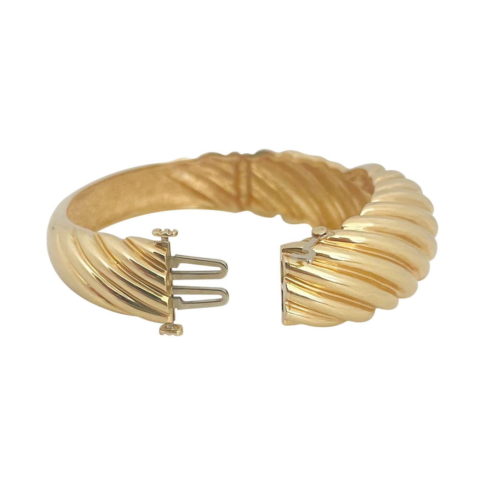 14 Karat Yellow Gold Solid Heavy Graduated Fancy Ribbed Bangle Bracelet  For Sale 1