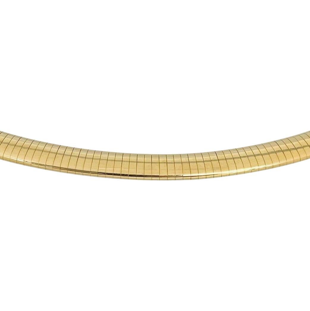 14 Karat Yellow Gold Solid Heavy Ladies Omega Link Necklace, Italy In Good Condition In Guilford, CT