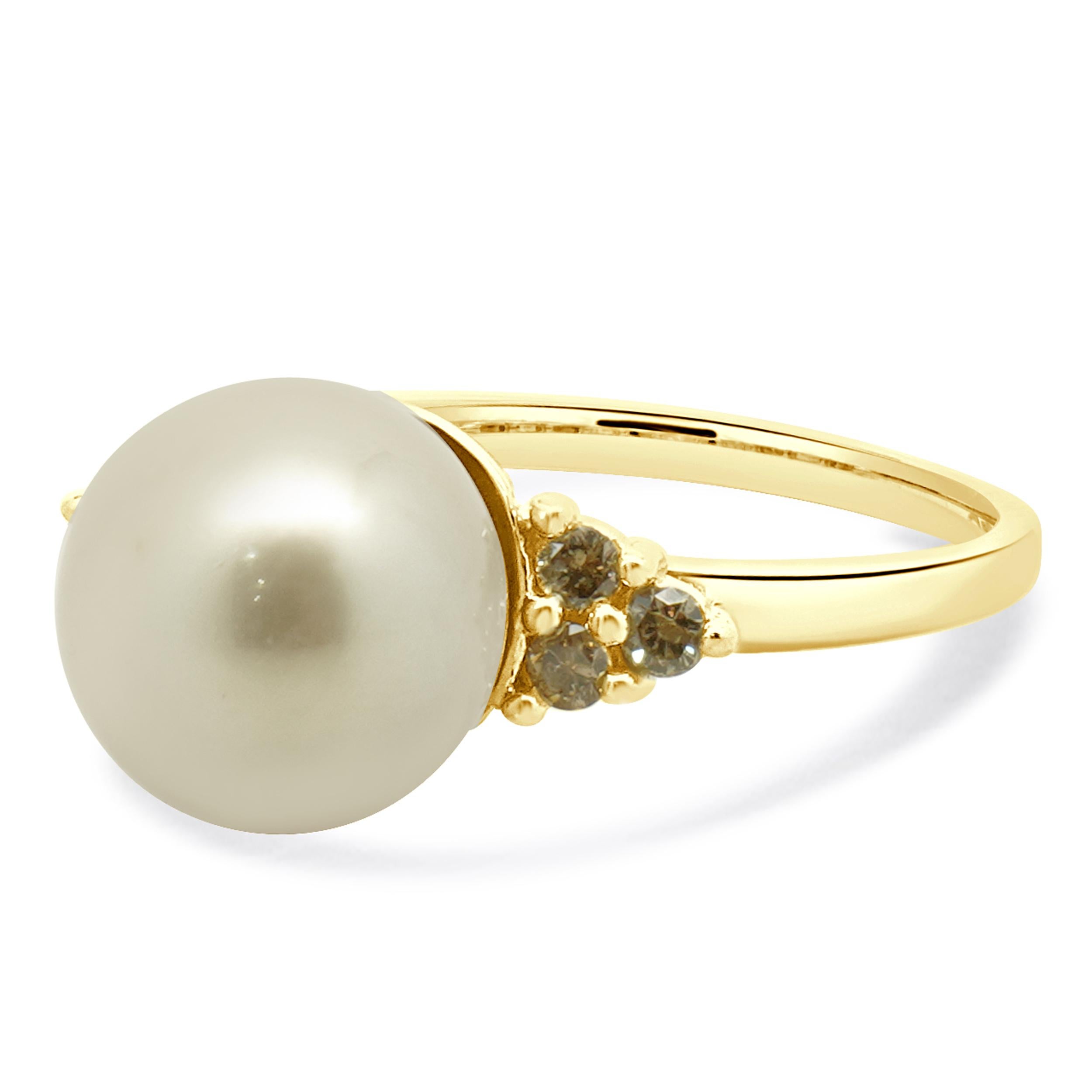 Concepteur : personnalisé
Matériau : Or jaune 14K 
Diamant : 6 tailles rondes = 0,15cttw
Couleur : marron
Clarté : SI3
Taille : 7 (tailles complémentaires disponibles)
Poids : 4,00 grammes
