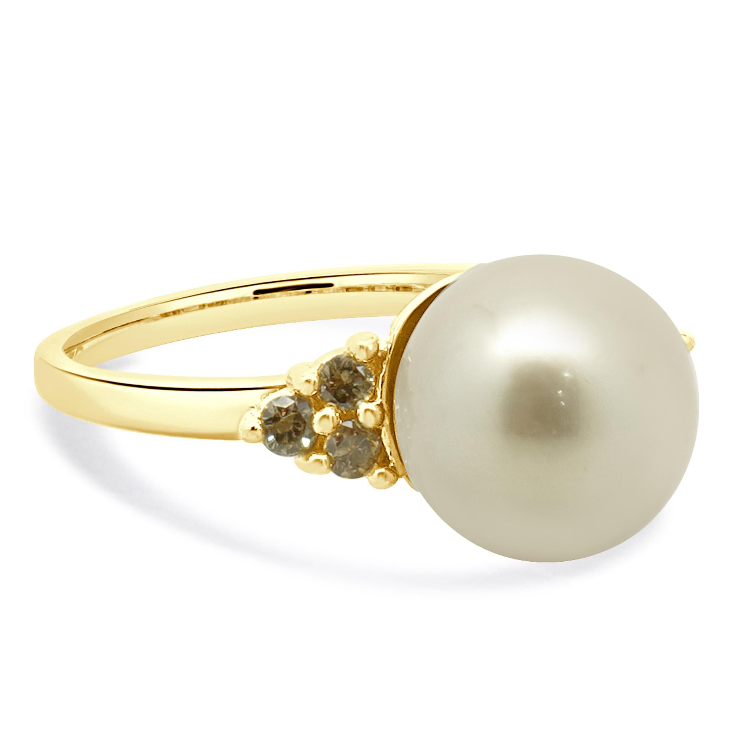 Taille ronde Bague en or jaune 14 carats, perles des mers du Sud et diamants en chocolat en vente