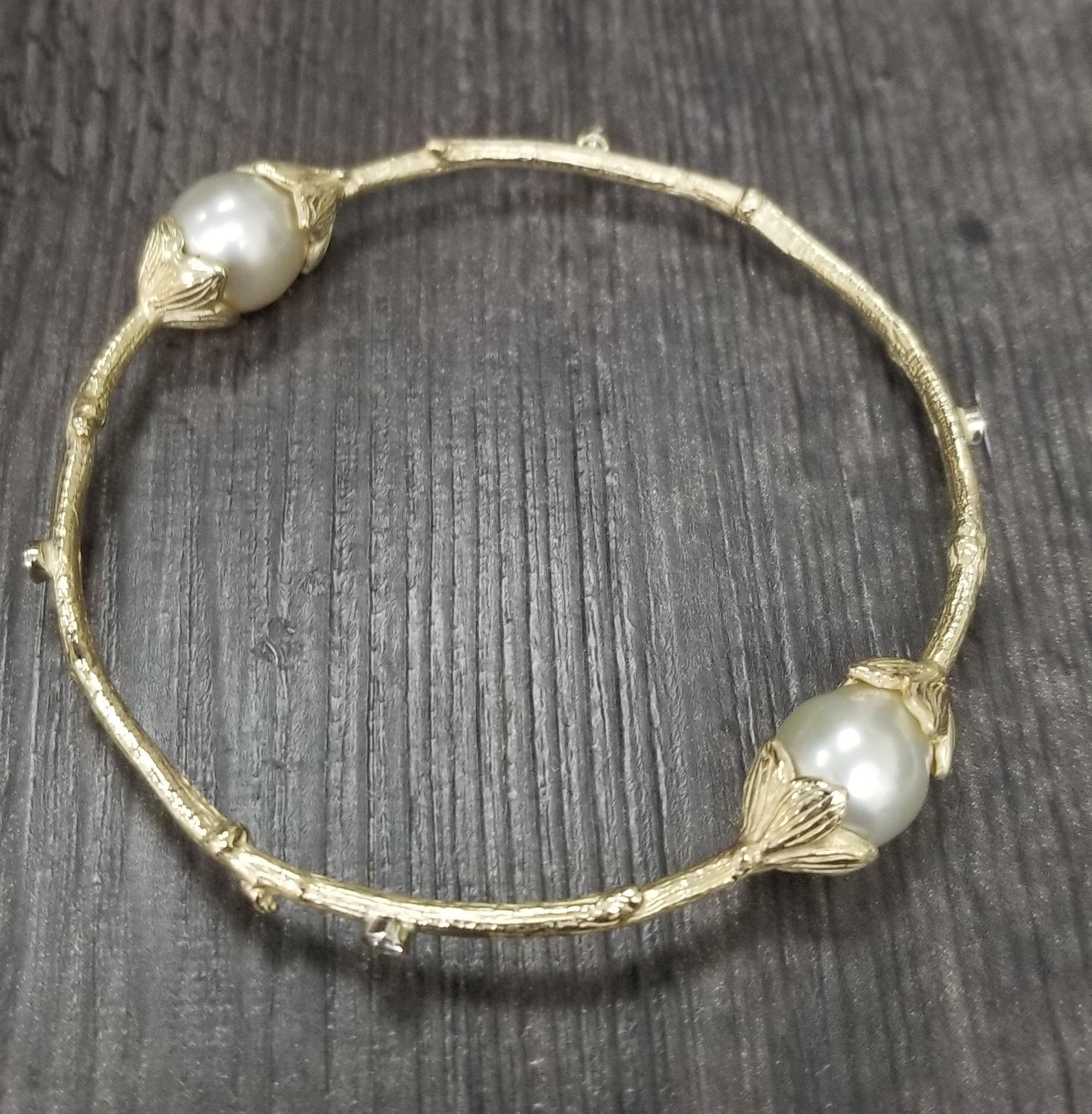 14 Karat Yellow Gold South Sea Pearl and Diamond Bark Bangle In New Condition For Sale In Los Angeles, CA