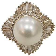 Bailarina Baguette de Oro Amarillo de 14 Kilates Perla del Mar del Sur con Diamantes