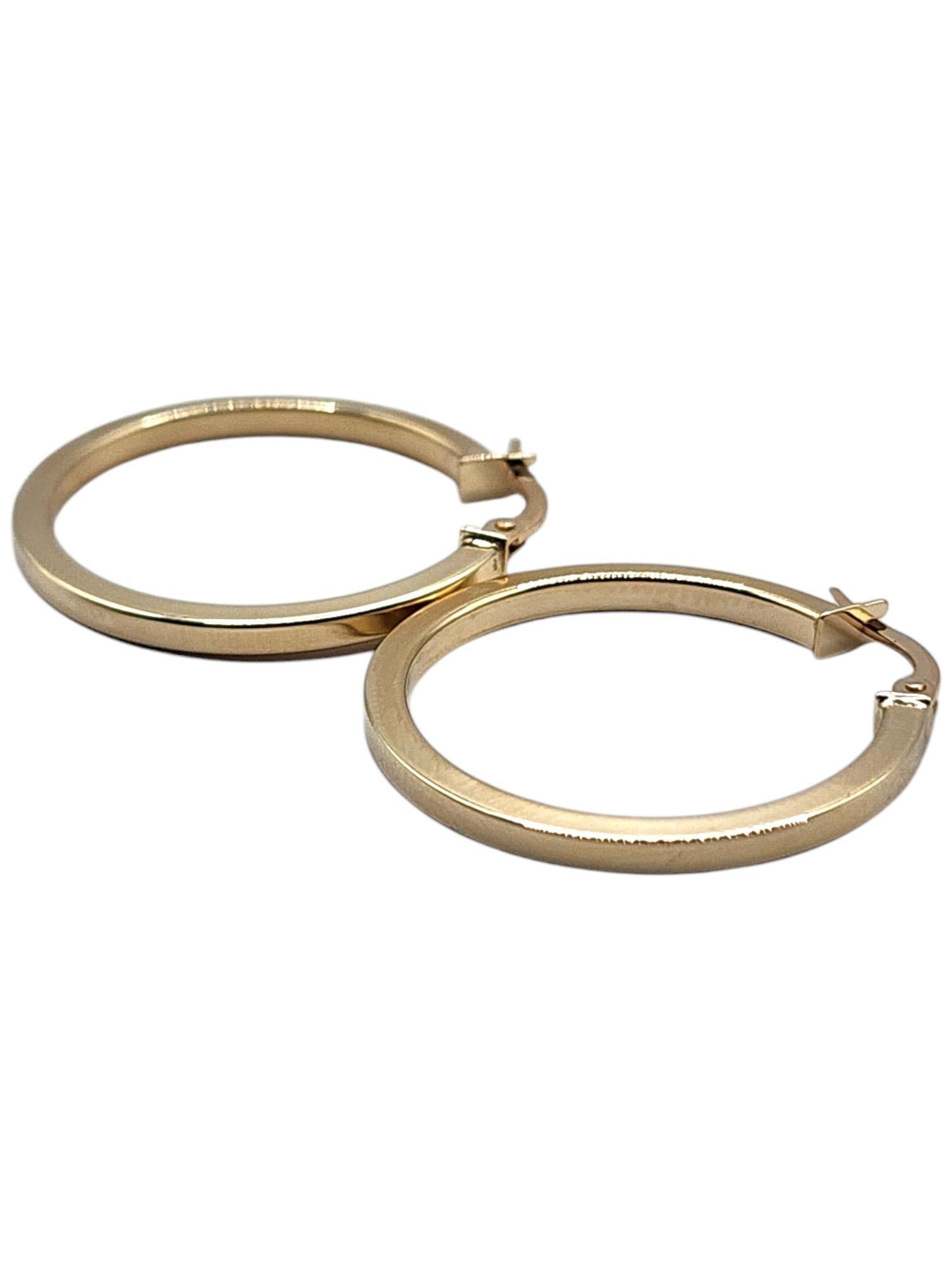 Pendientes de oro amarillo de 14 quilates en forma de aro circular de tubo cuadrado #20460 en Bueno estado para la venta en Washington Depot, CT
