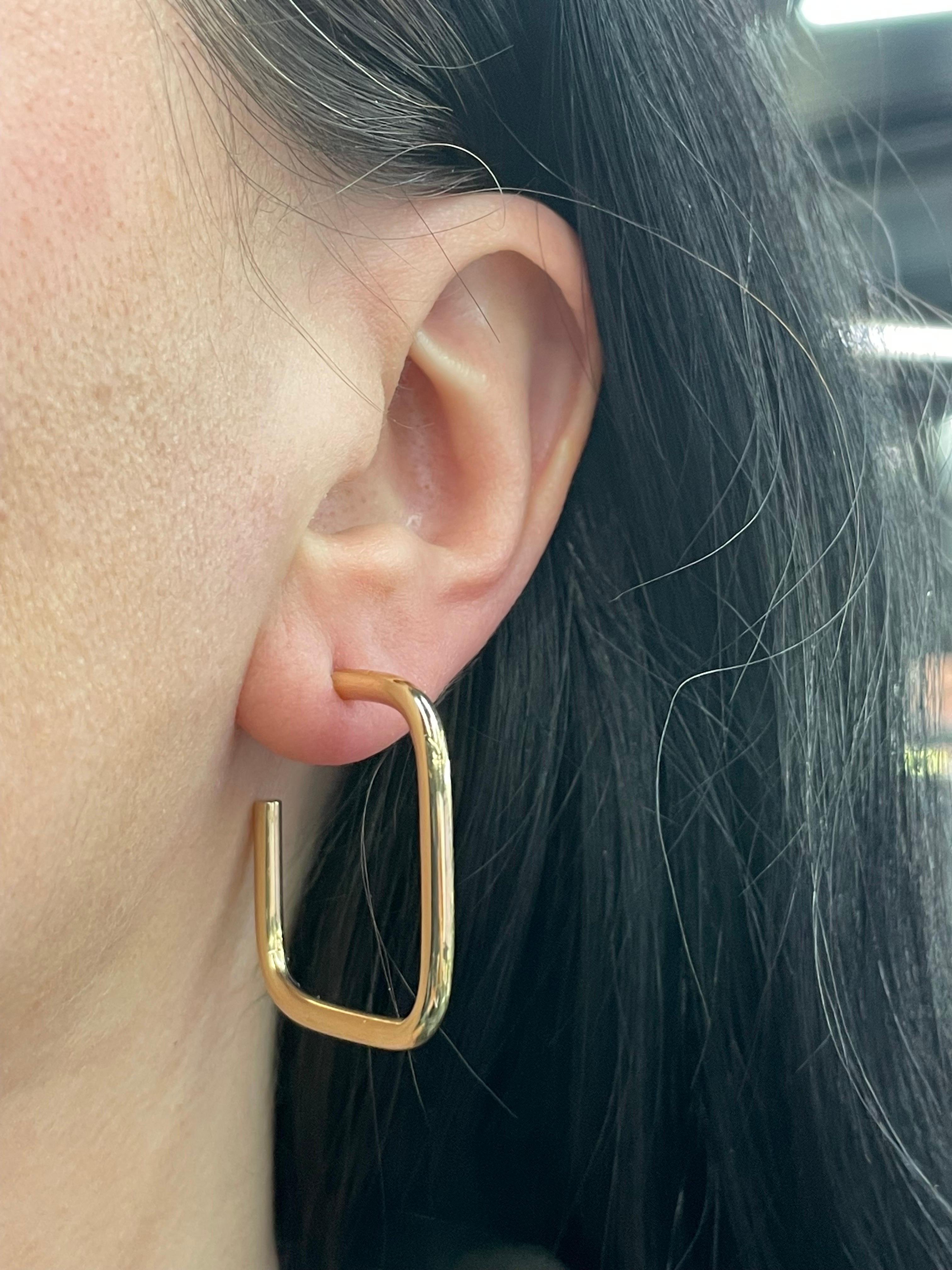 Contemporary 14 Karat Yellow Gold Square Hoop Earrings Grams Made in Italy 4 Grams For Sale