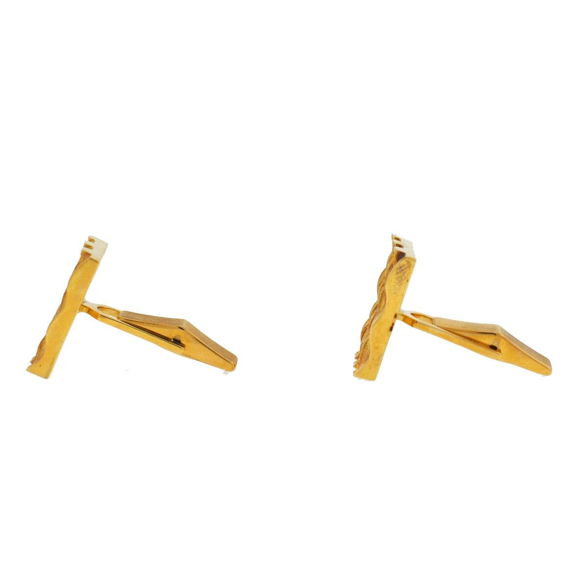 Style-Gold Square Ridged Cufflinks
Metal-14k Yellow Gold
Stones-N/A
Size-20 mm x 15 mm
Weight-14.57 Grams
Includes-Cufflinks ONLY 
SKU-6692-1TIE