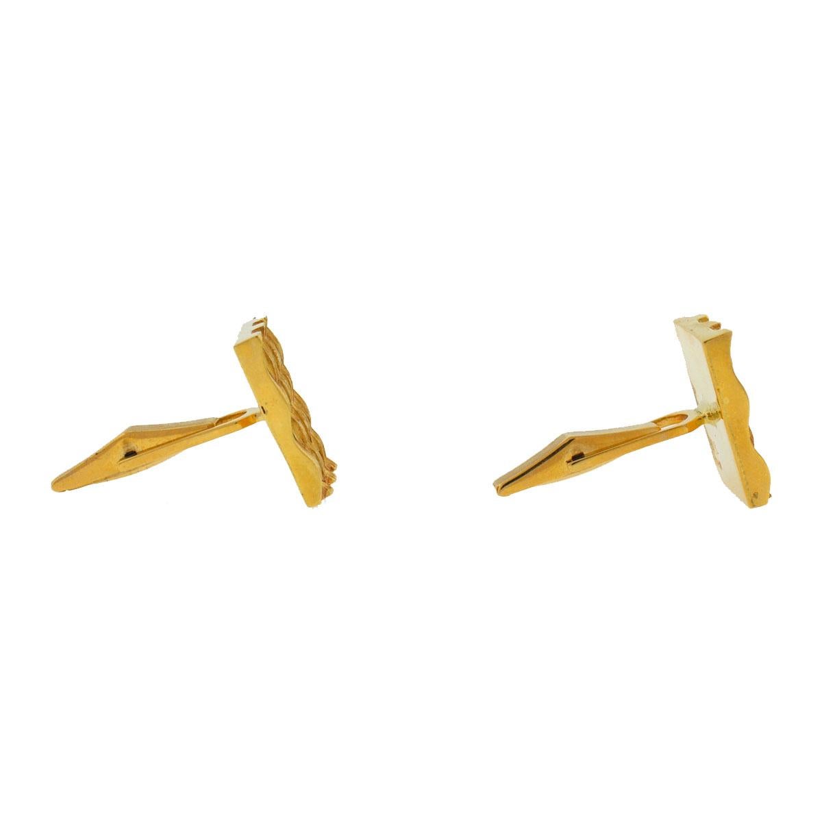 14 Karat Yellow Gold Square Ridged Cufflinks In Good Condition In Boca Raton, FL