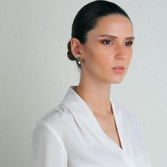 14 Karat Yellow Gold Square Stud Earrings with Uncut Diamonds and Emerald