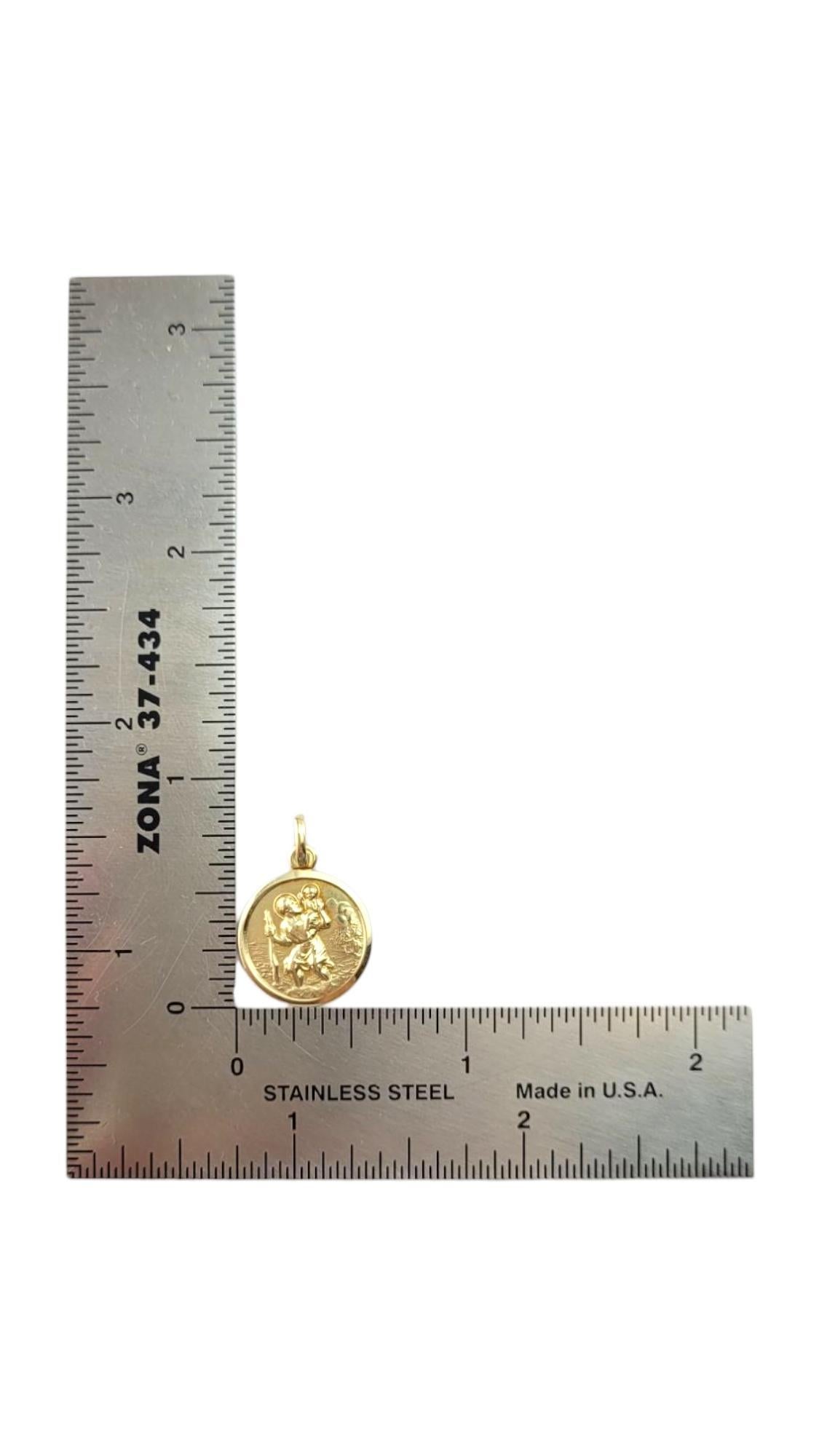 14 Karat Yellow Gold St. Christopher Pendant #21322 In Good Condition In Washington Depot, CT