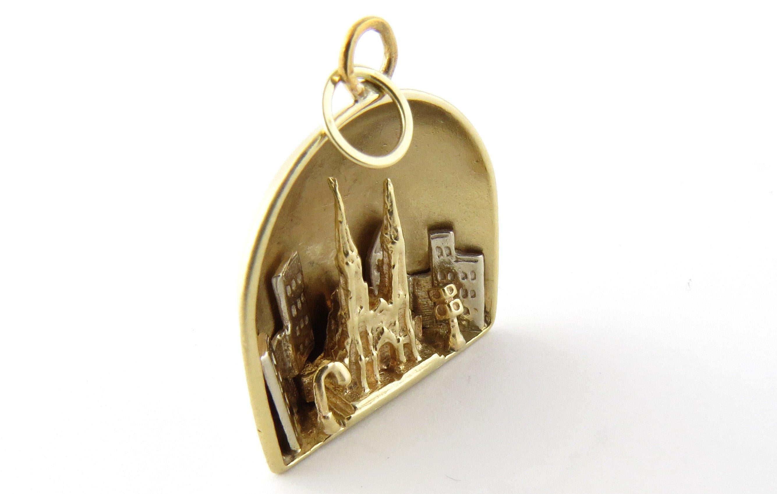 14 Karat Yellow Gold St. Patrick's Cathedral Charm In Excellent Condition In Washington Depot, CT