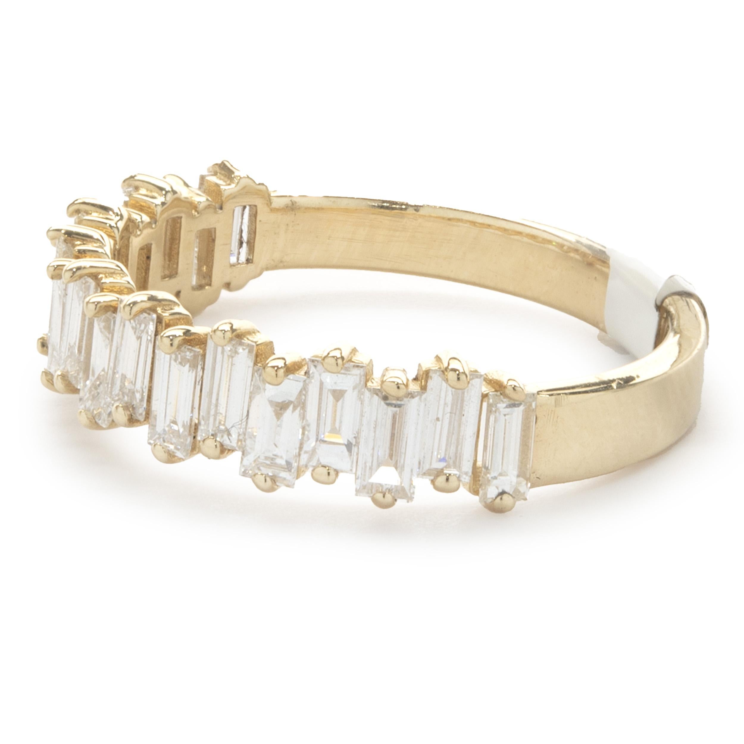 14 Karat Yellow Gold Staggered Baguette Cut Diamond Band In Excellent Condition For Sale In Scottsdale, AZ