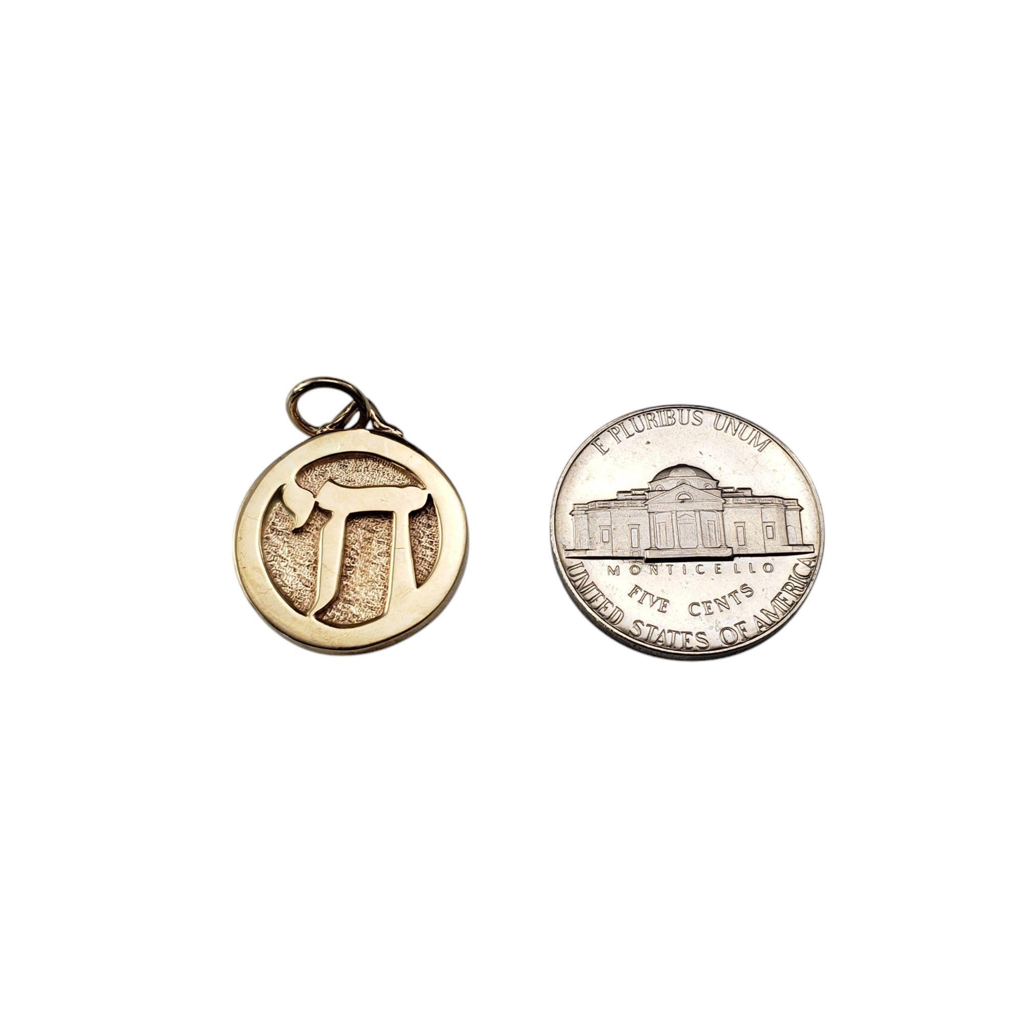 Pendentif étoile de David Chai en or jaune 14 carats #20917 en vente 2