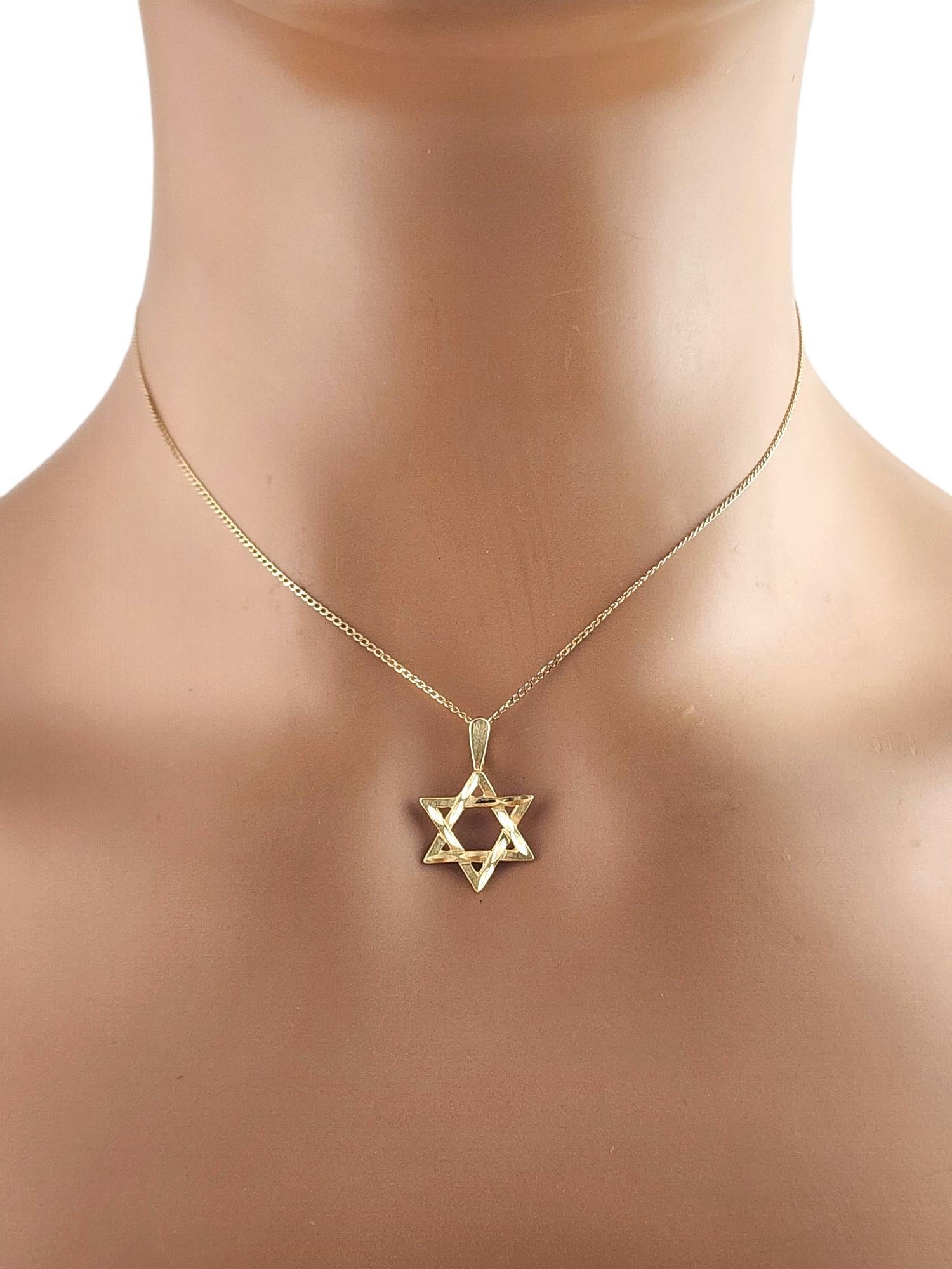 Pendentif Étoile de David en or jaune 14 carats #19315 en vente 3