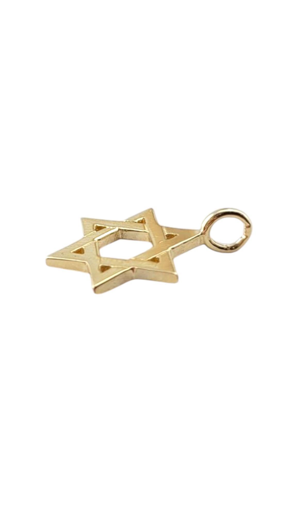 Pendentif étoile de David en or jaune 14 carats #21259 Pour femmes en vente