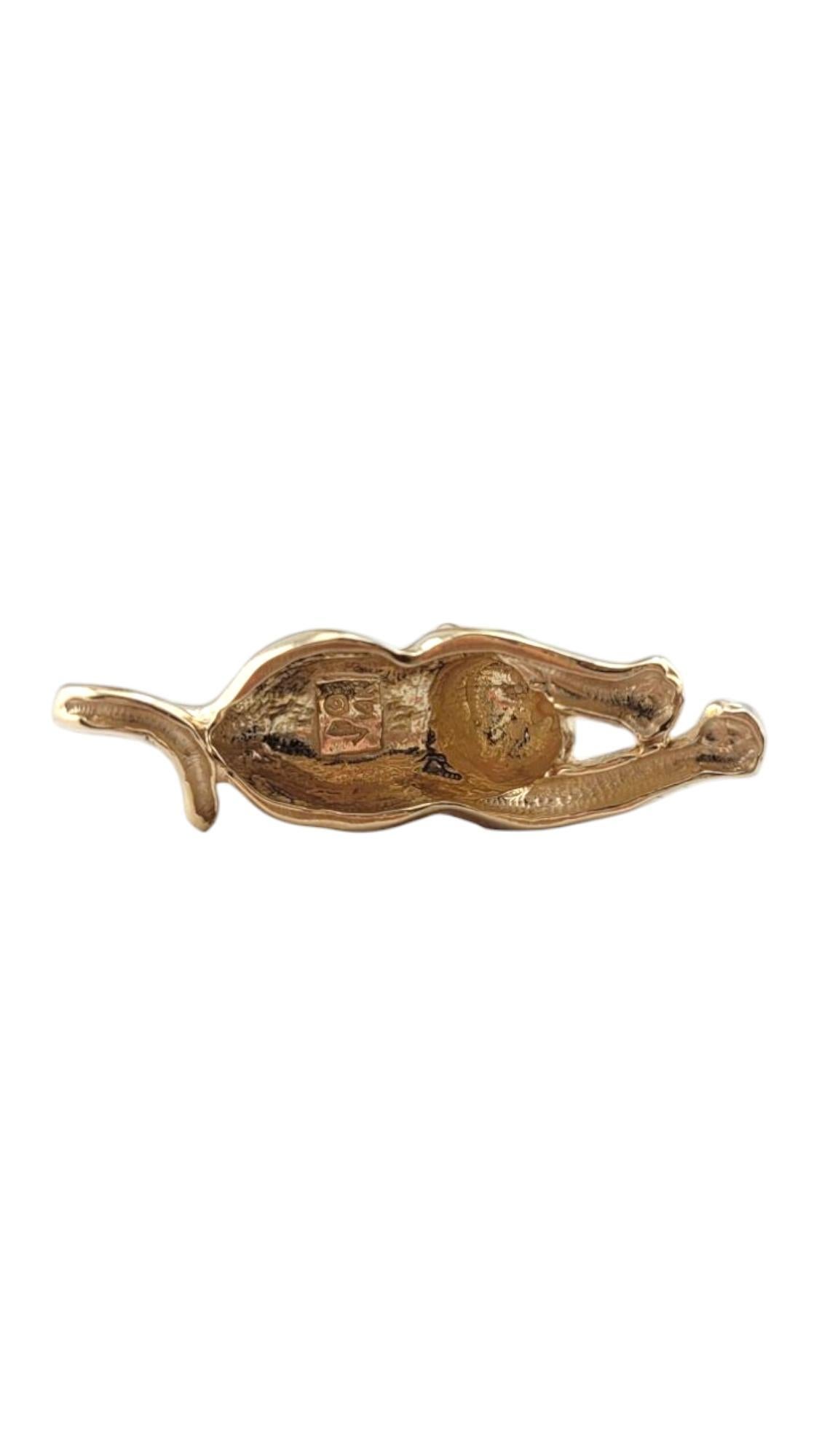 Pendentif chat en or jaune 14K

Affichez votre amour pour les félins avec ce pendentif en or jaune 14K représentant un chat ! Symbole d'indépendance, d'élégance et de mystère, cette pièce finement ouvragée capture l'esprit ludique et le charme d'un
