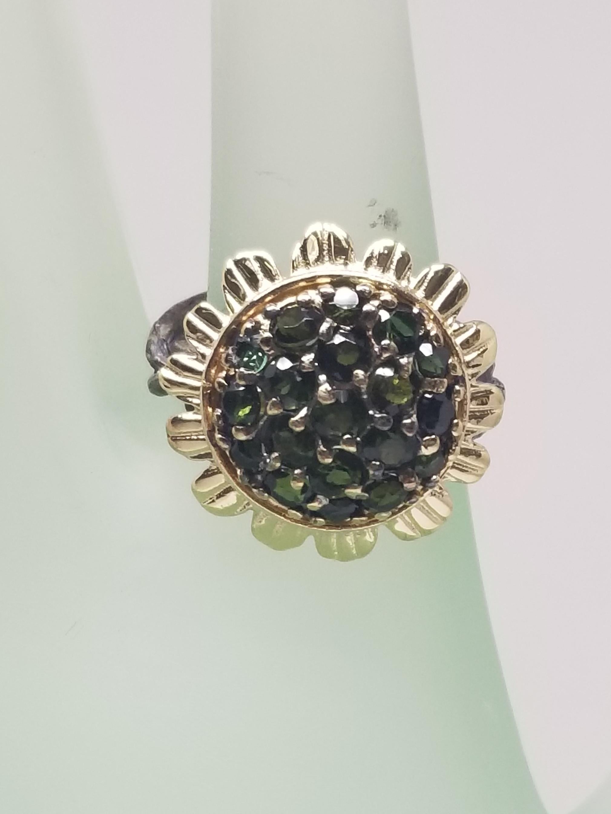 14 Karat Yellow Gold Sunflower Set with Green Tourmaline In New Condition For Sale In Los Angeles, CA