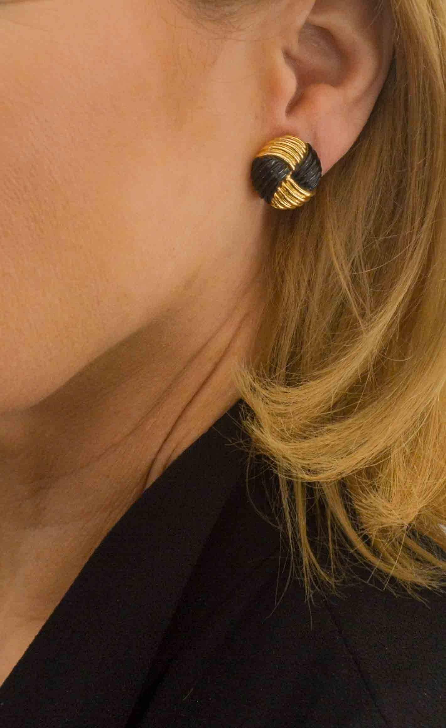 14 Karat Yellow Gold Black Onyx Swirl Clip Earrings In Excellent Condition In Dallas, TX